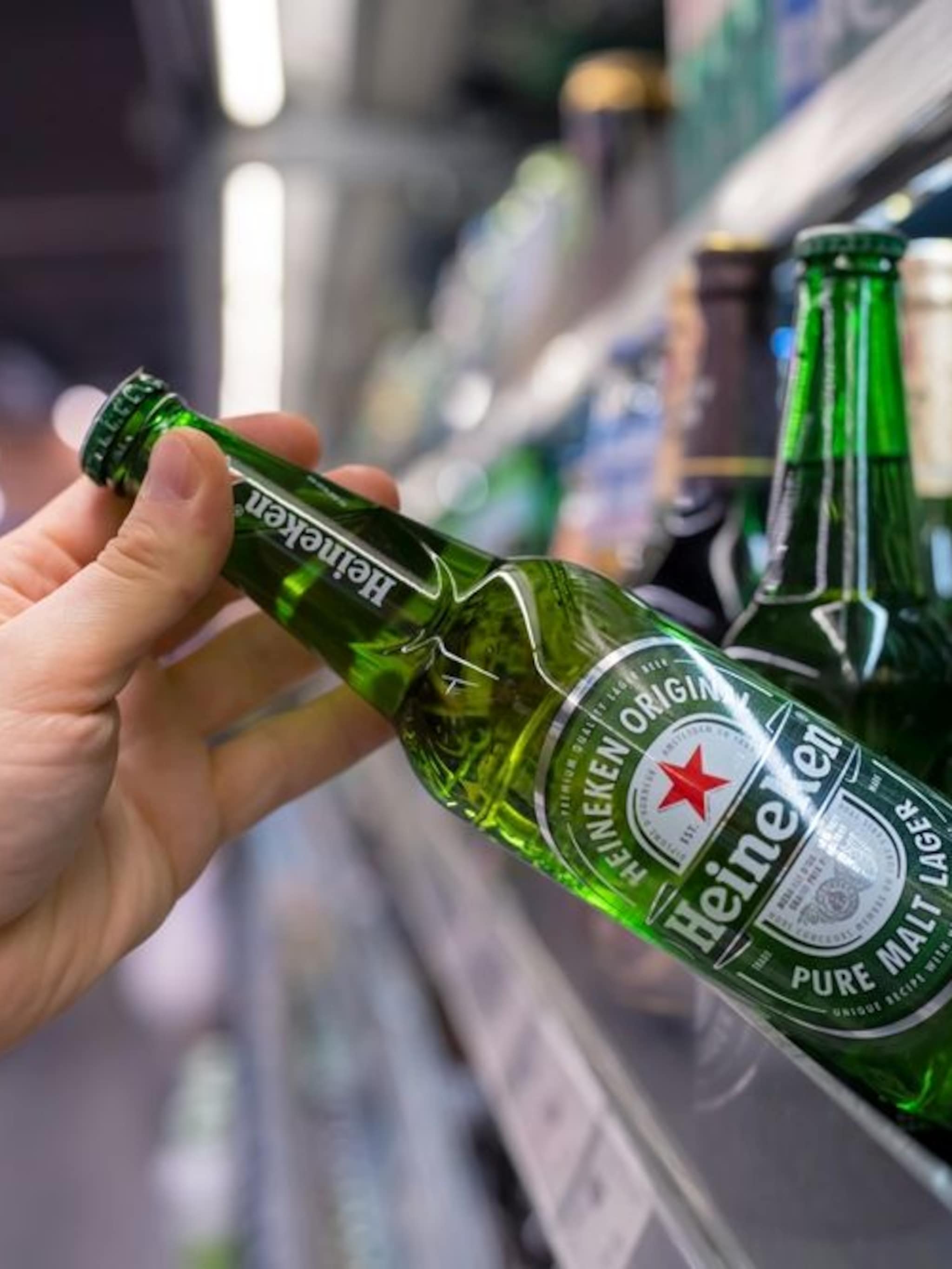 heineken schrapt 5000 tot 6000 banen moet jaarlijkse kostenbesparing van 500 miljoen euro opleveren