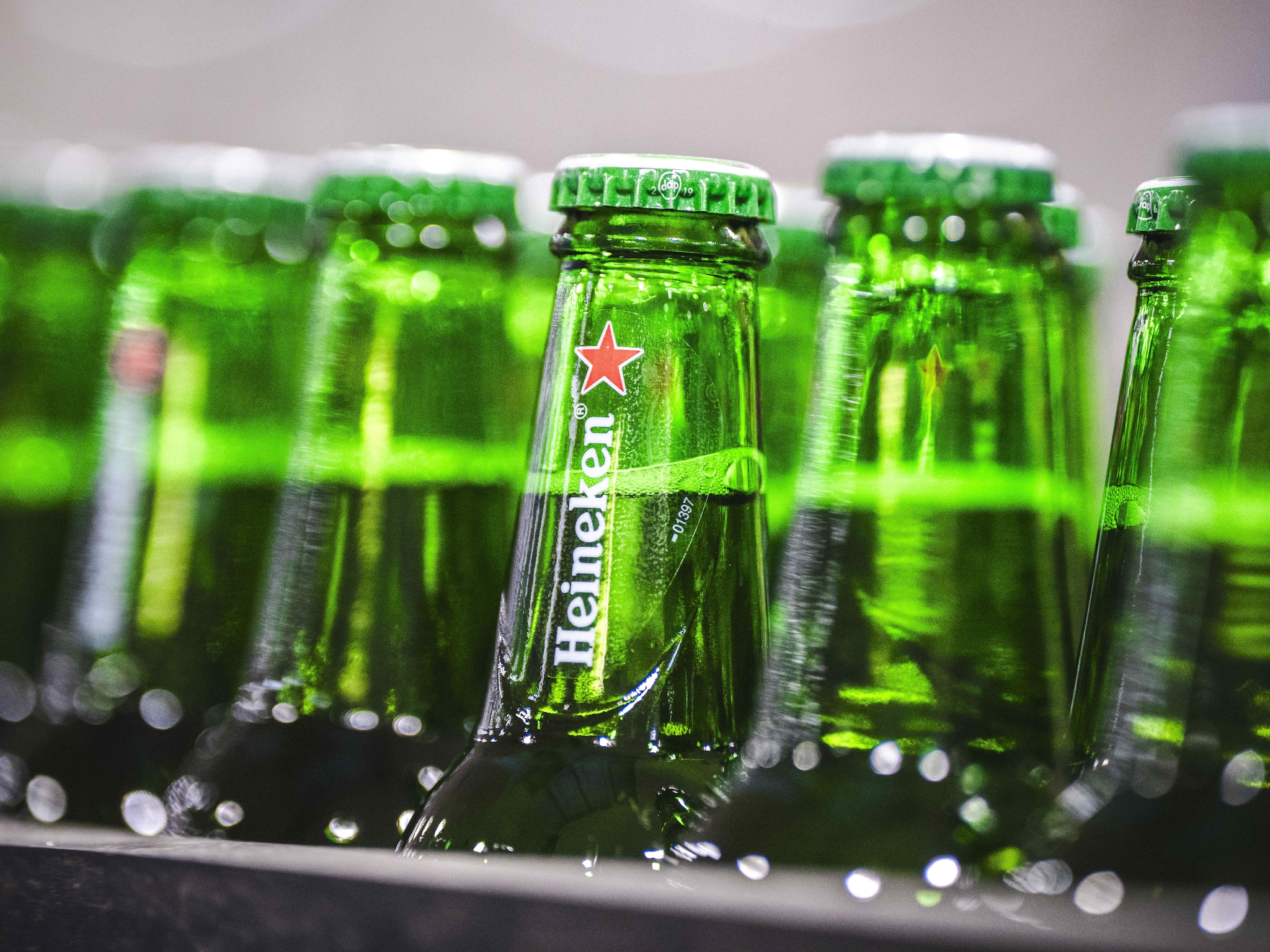 6 000 banen weg bij heineken maar brandingexpert is kritisch