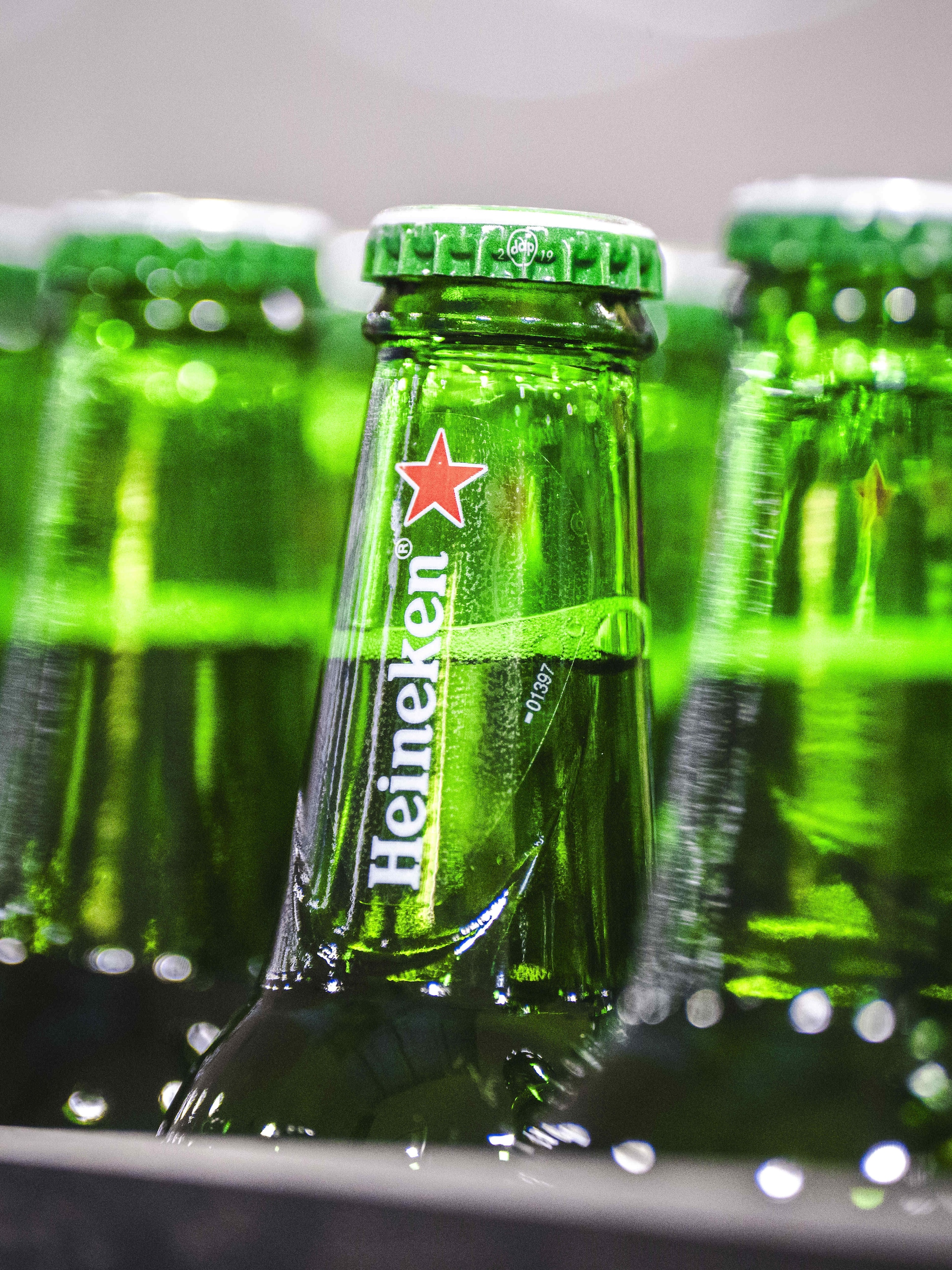 6 000 banen weg bij heineken maar brandingexpert is kritisch