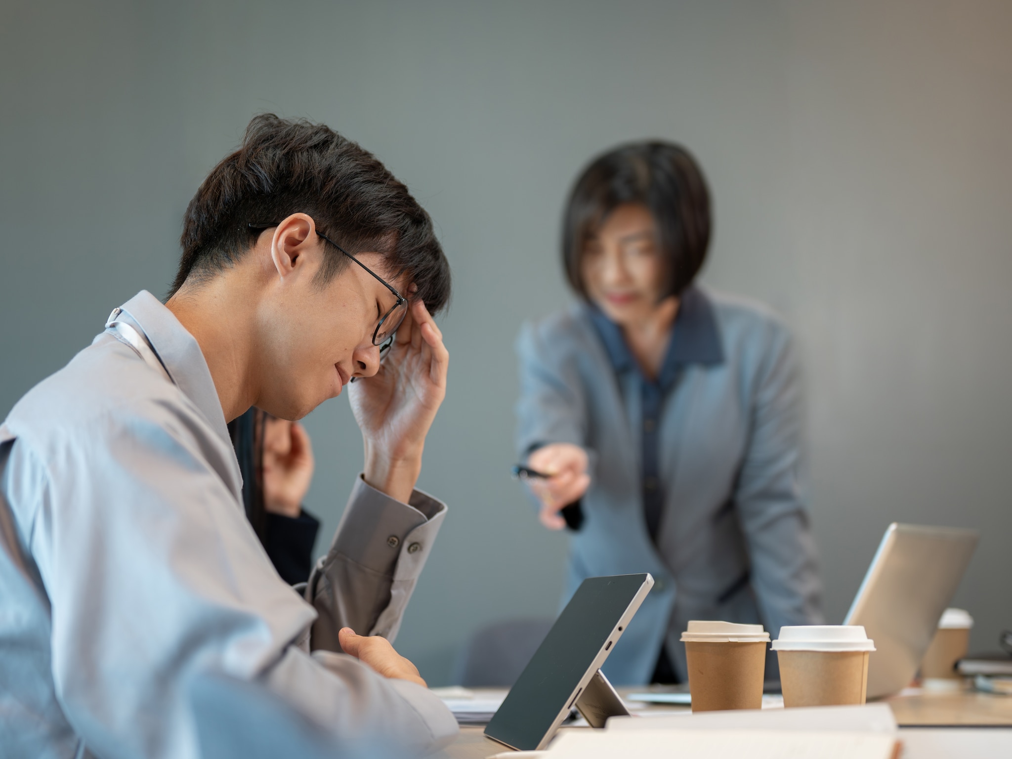 klagen over collega oplossing gesprek teambuilding frictie