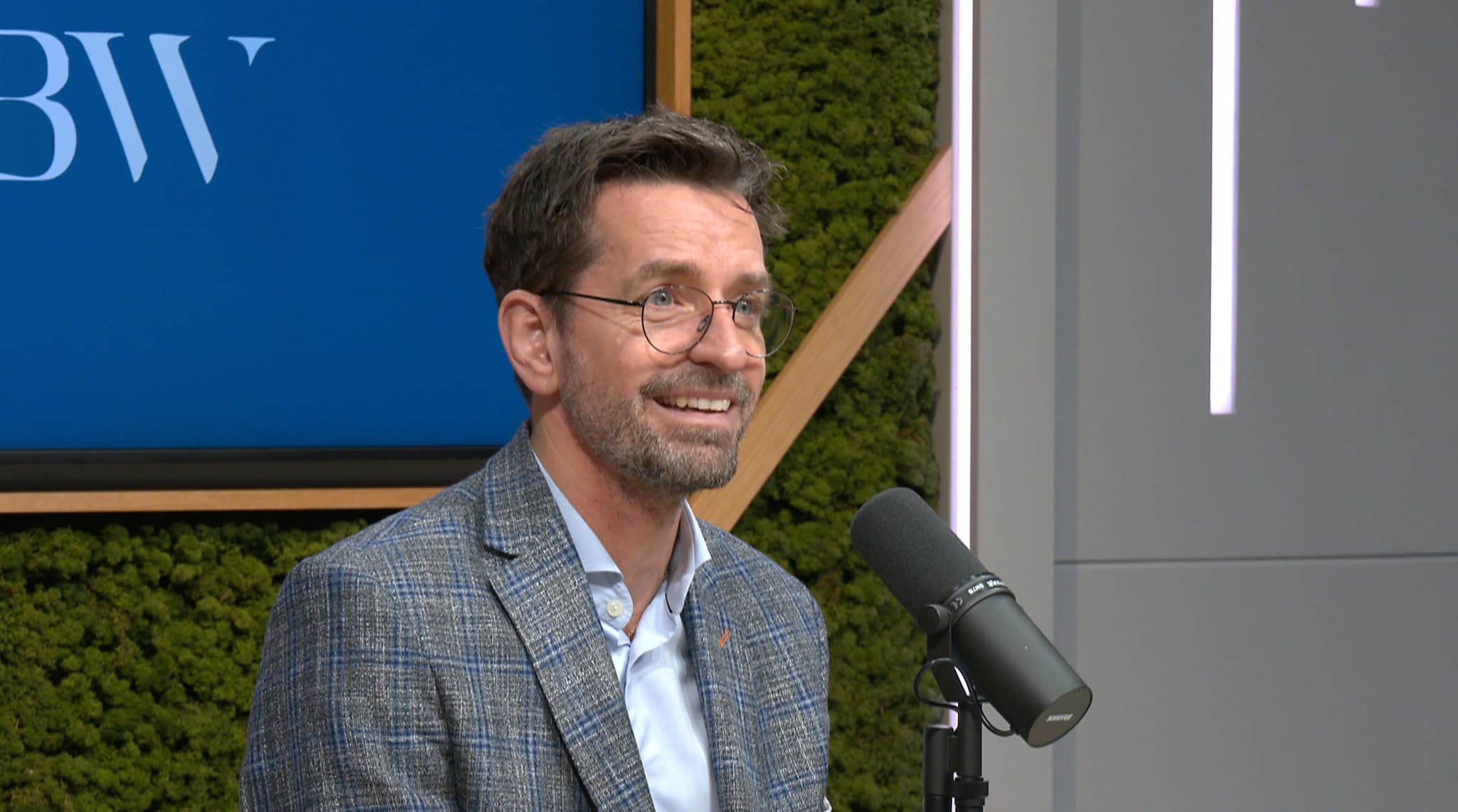 Bas van der Veldt (CEO AFAS) in de podcast At the Top. Foto: BusinessWise Bas van der Veldt (CEO AFAS) in At the Top: ‘De eerste paar jaren combineerde ik de studie met dit bedrijf, als manusje van alles’. Foto: BusinessWise.