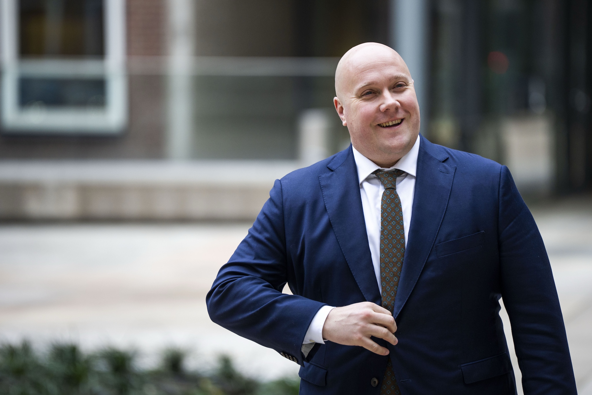 DEN HAAG - Demissionair staatsecretaris Thierry Aartsen (Openbaar Vervoer en Milieu) arriveert voor de wekelijkse ministerraad op het ministerie van Algemene Zaken. FREEK VAN DEN BERGH / ANP Minister Thierry Aartsen (VVD) van Werk en Participatie. Foto: ANP.