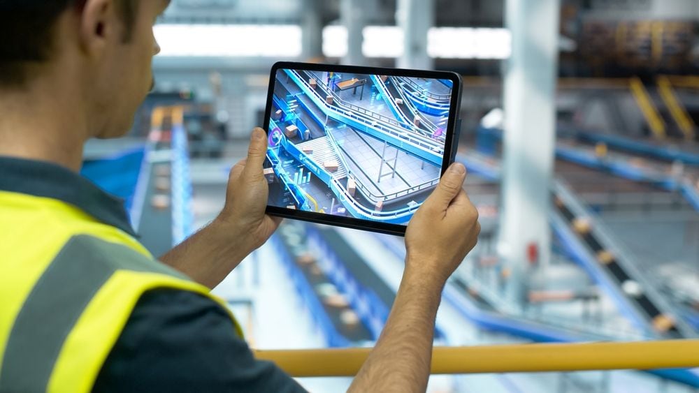 Augmented reality, toegepast in een fabriek. Augmented reality, hier toegepast in een fabriek. Foto: Shutterstock.
