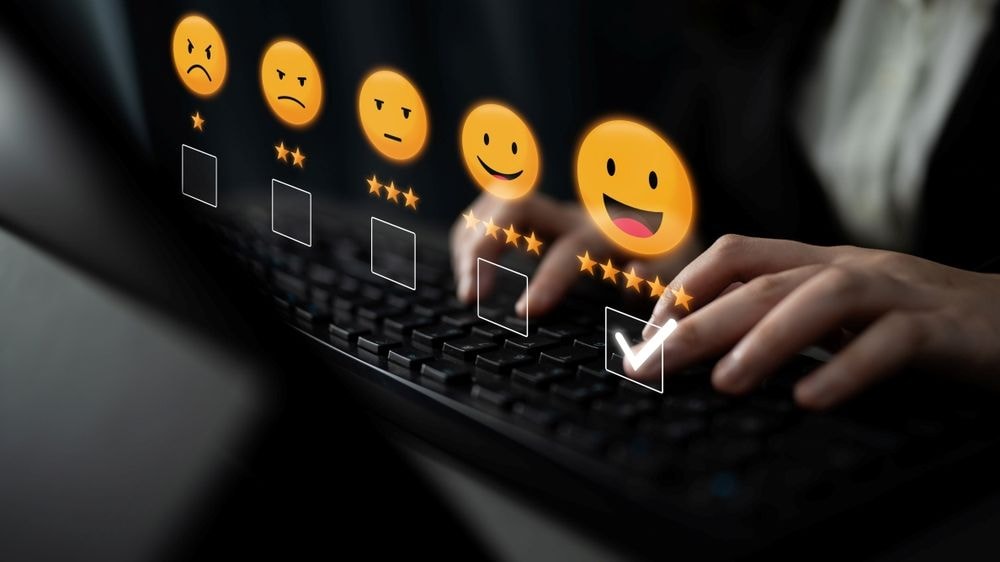 Als je de klantenservice als een kostenpost ziet, dan is elke euro die je uitkeert er één te veel. Als je de klantenservice daarentegen ziet als een integraal onderdeel van je bedrijfsvoering, een afdeling die onkosten vergoed, fouten herstelt en de rommel opruimt die elders is veroorzaakt, dan wijzigt het perspectief dramatisch. Dan is het een afdeling van loodgieters die je reputatie beschermt en de eigen medewerkers trots maakt dat ze bij zo'n organisatie werken.  Afbeelding: Shutterstock.