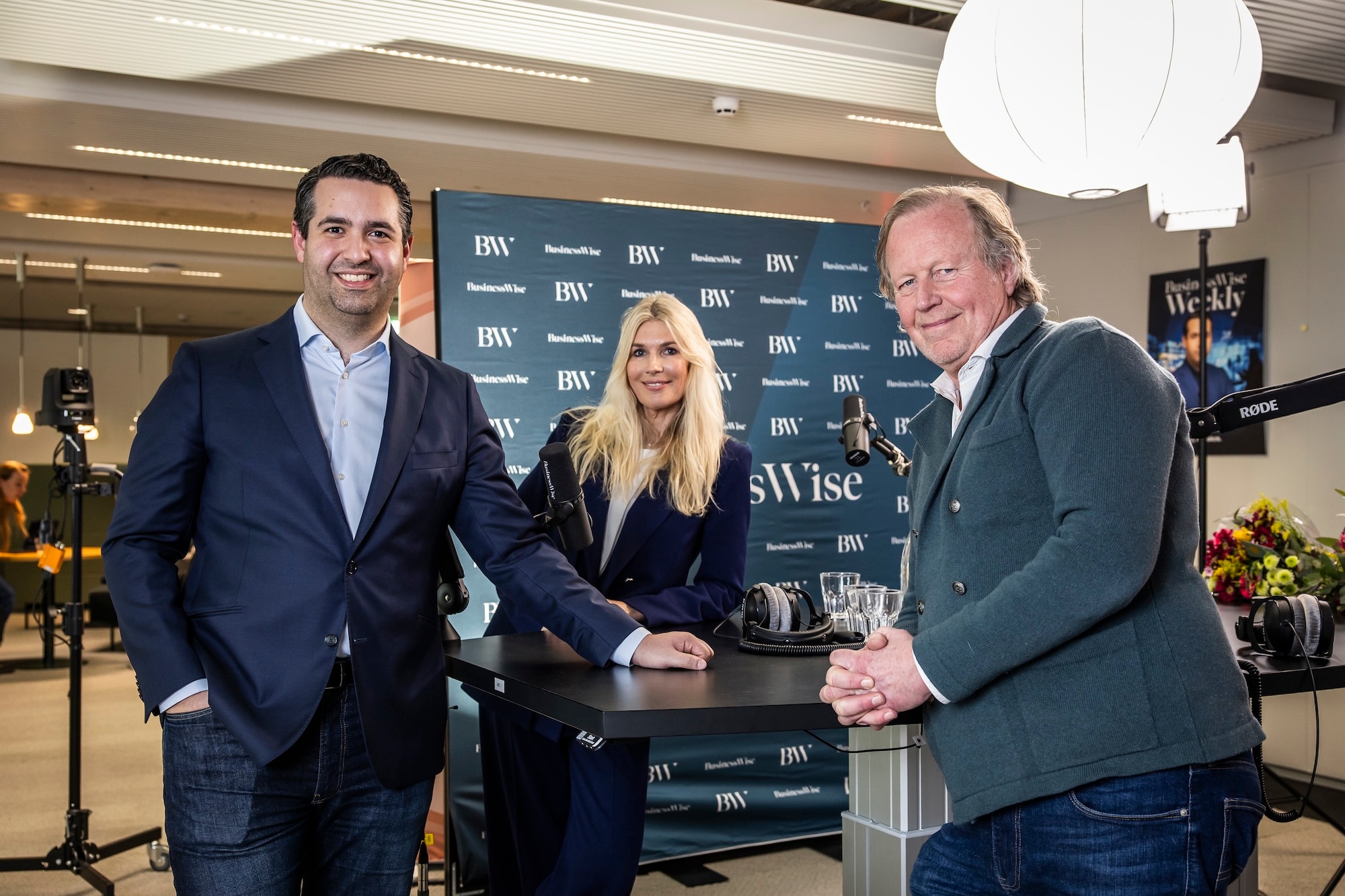 Presentator Olivier de Neve en gasten Ineke Kooistra en Guido Pot in BusinessWise Weekly. Foto: Dingena Mol