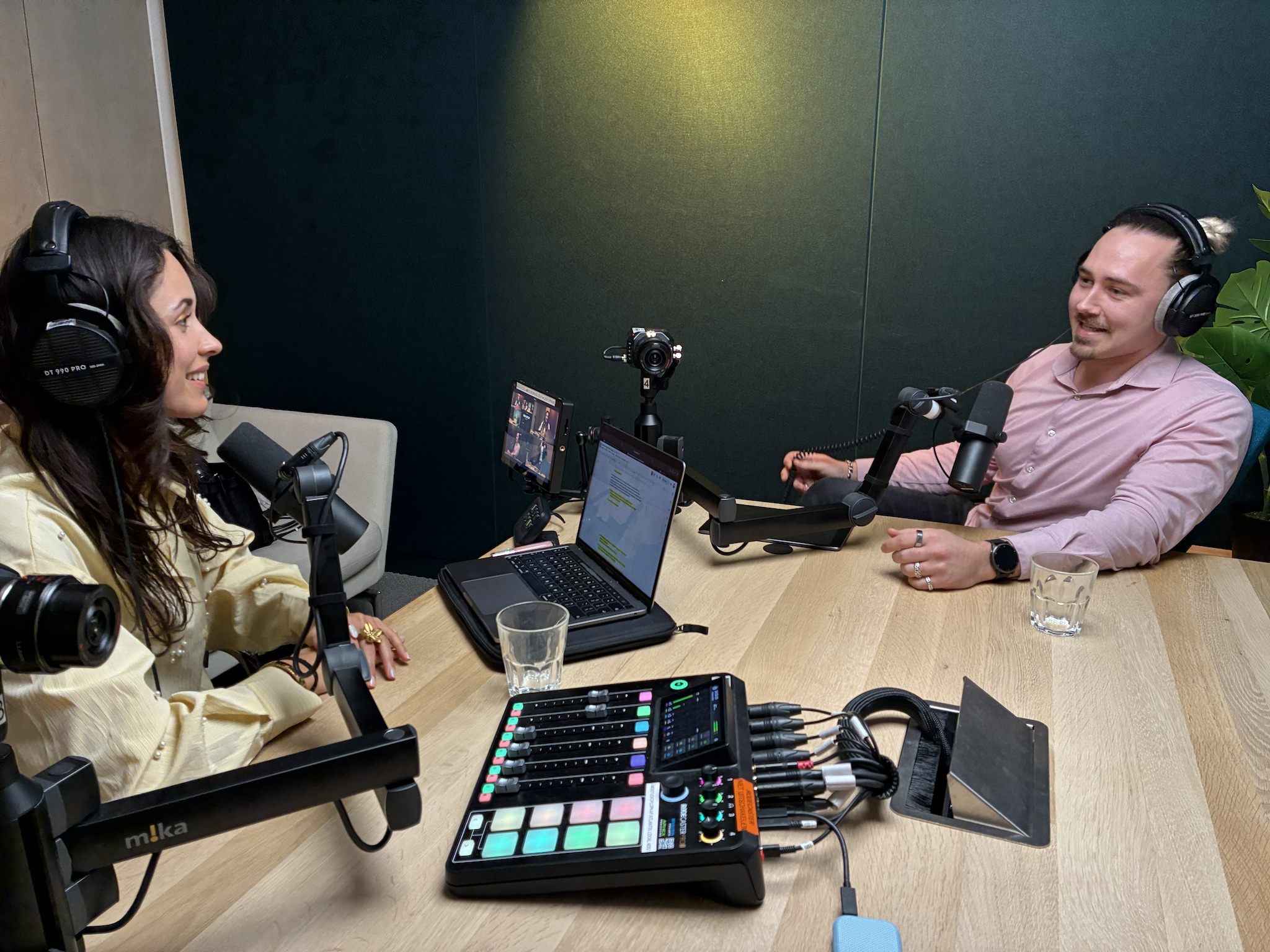 AI-expert Fabian Langer en host Sascha Worung in de tweede aflevering van Lekker werken met AI BusinessWise