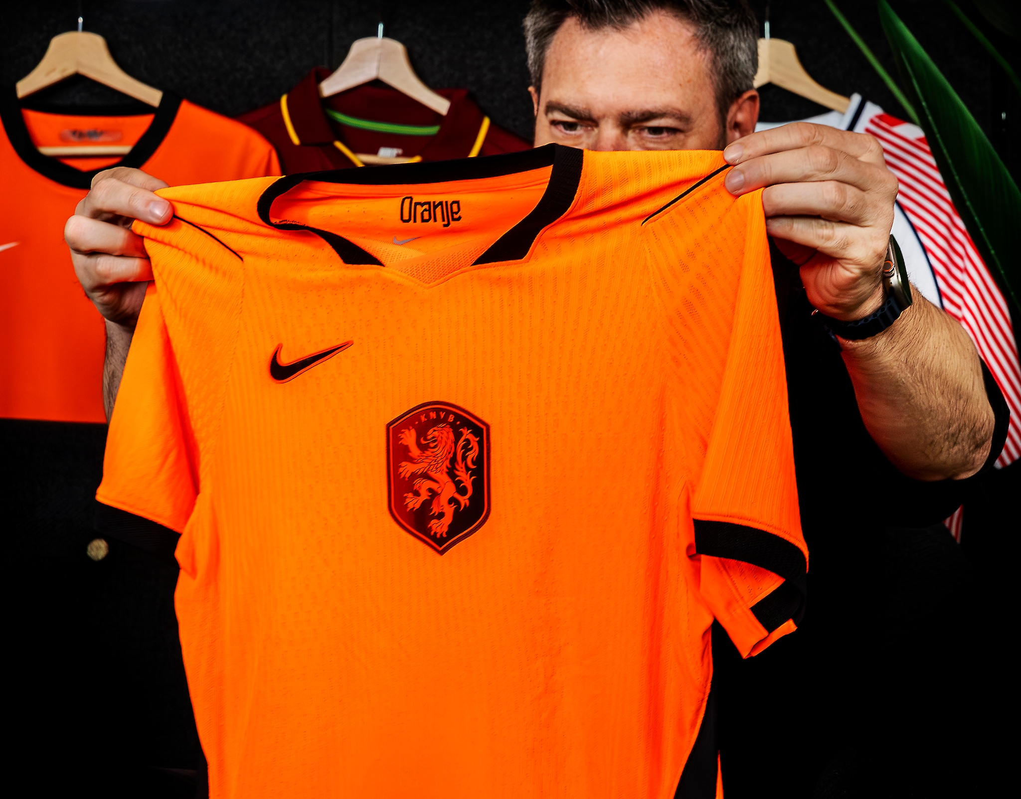 Voetbalverslaggever Sjoerd Mossou beoordeelt het nieuwe WK-shirt.