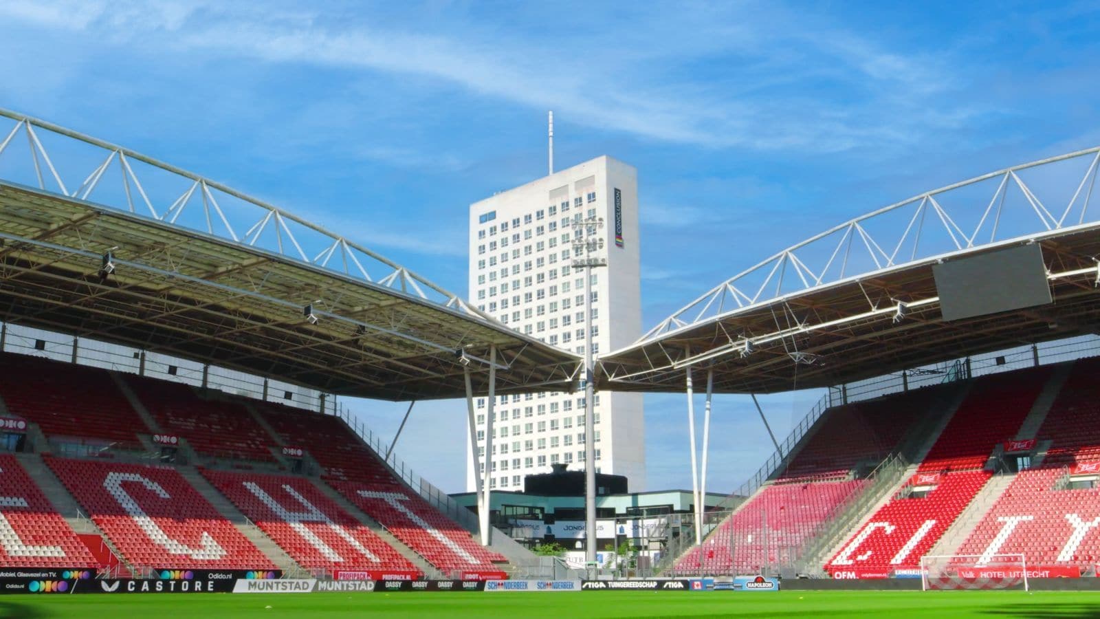 Het kantoorgebouw van Conclusion staat direct naast Stadion Galgenwaard. Het enorme kantoorgebouw van Conclusion staat direct naast Stadion Galgenwaard. Foto: FC Utrecht.