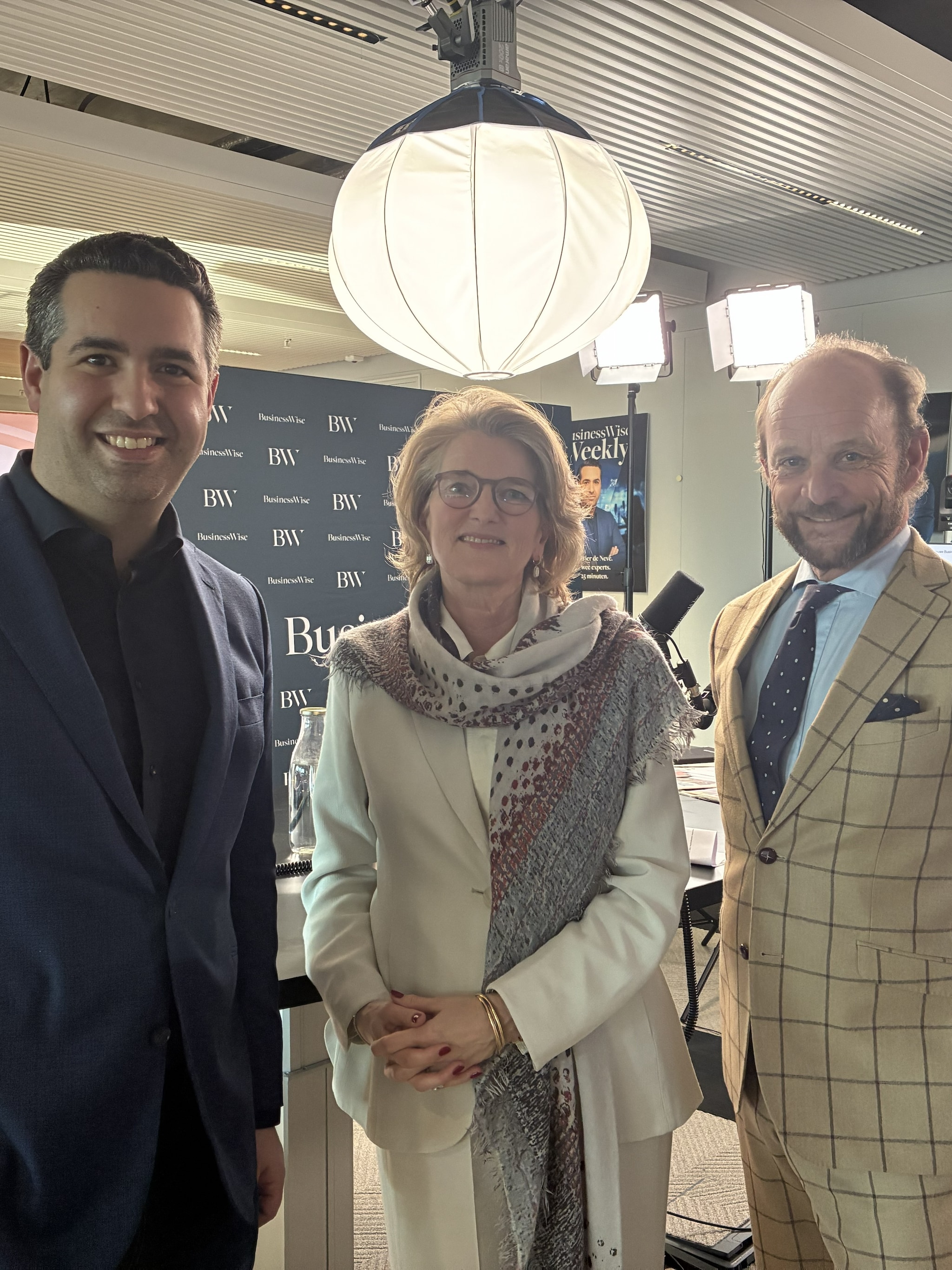 dnb wil van microsoft af en ophef over de beloning van klm topvrouw marjan rintel