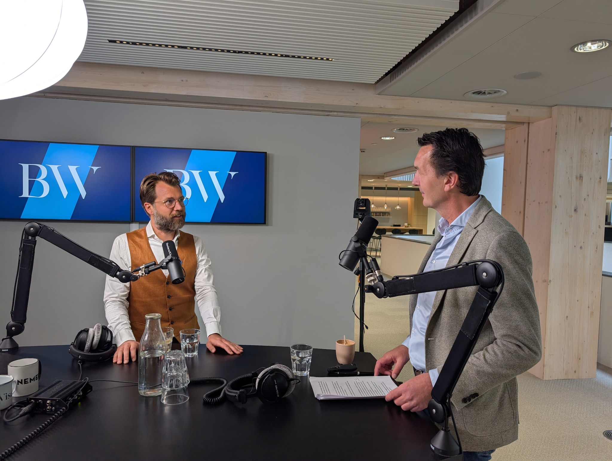 Sven Rickli en Paul van Riessen in de BusinessWise-Studio. BusinessWise