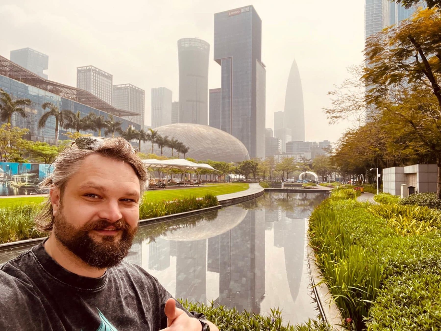 Aragorn Meulendijks in China, in Shenzhen.