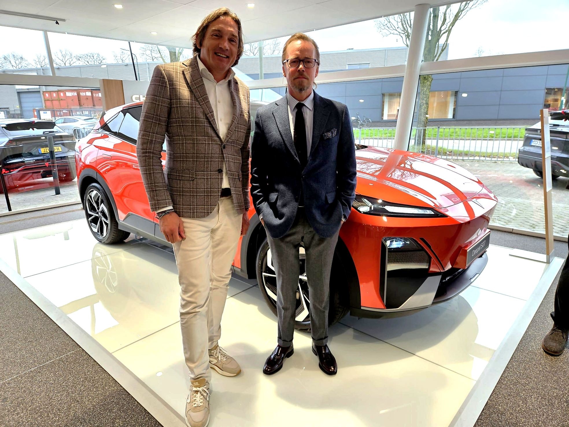 Jakob Pettersson (rechts op de foto met Jos van den Bergh) staat aan het roer bij de vormgeving Changan. Jakob Pettersson (rechts op de foto met Jos van den Bergh) staat aan het roer bij de vormgeving Changan. Eigen foto