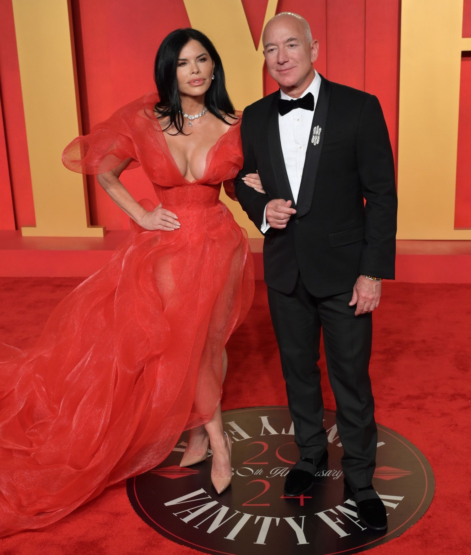 Jeff Bezos met zijn huidige echtgenote, journalist Lauren Sánchez. Jeff Bezos met zijn huidige echtgenote, journalist Lauren Sánchez. Foto: Shutterstock