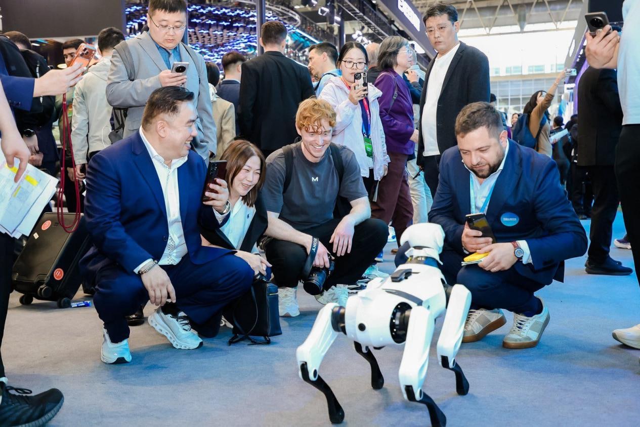 De robothond Argos van Chery Group De robothond Argos van Chery Group