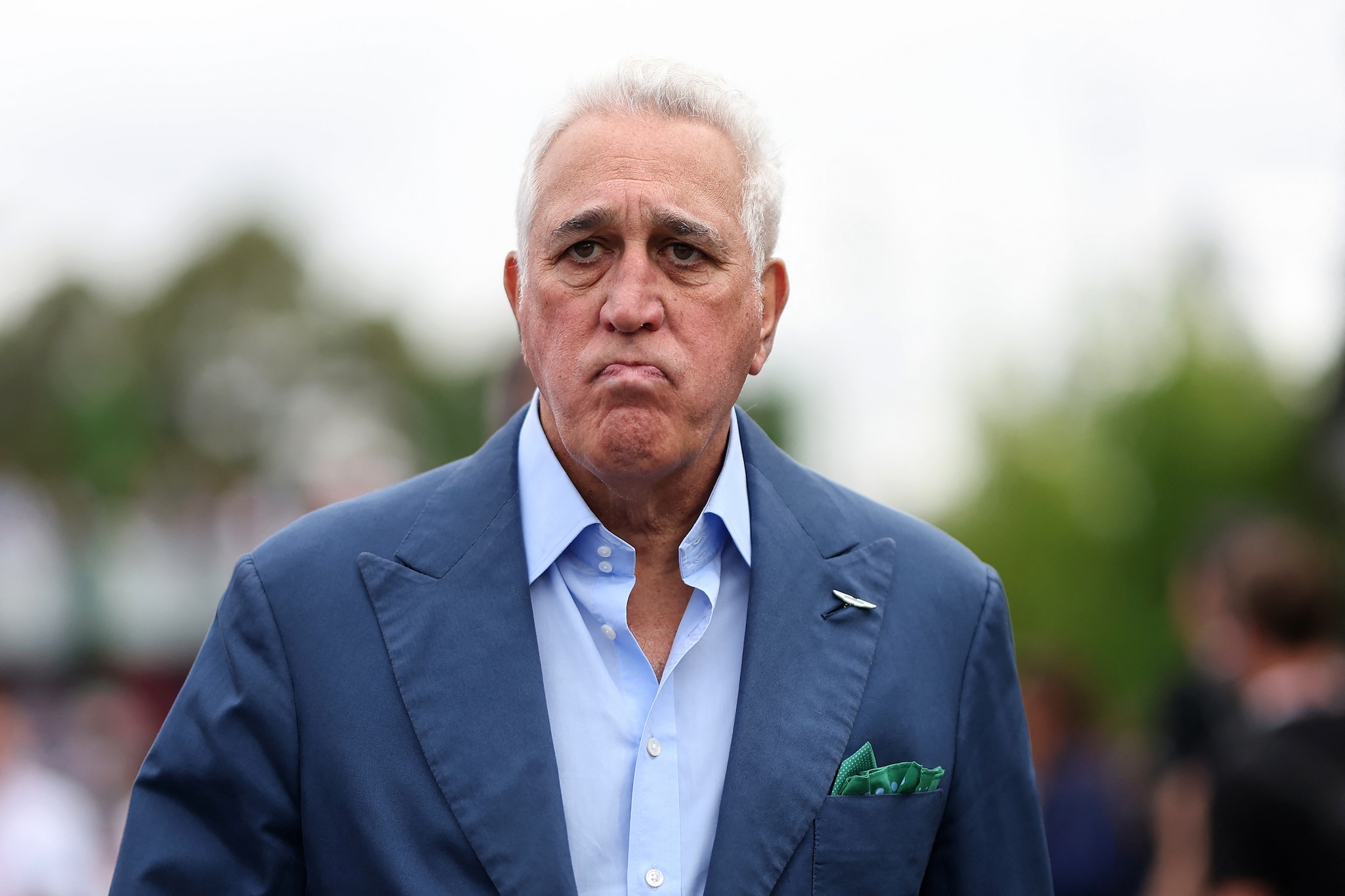 De Canadese mede-eigenaar en uitvoerend voorzitter van Aston Martin, Lawrence Stroll, arriveert voorafgaand aan de eerste vrije training van de Formule 1 Grand Prix van Australië 2026 op het Albert Park Circuit in Melbourne. ANP / AFP