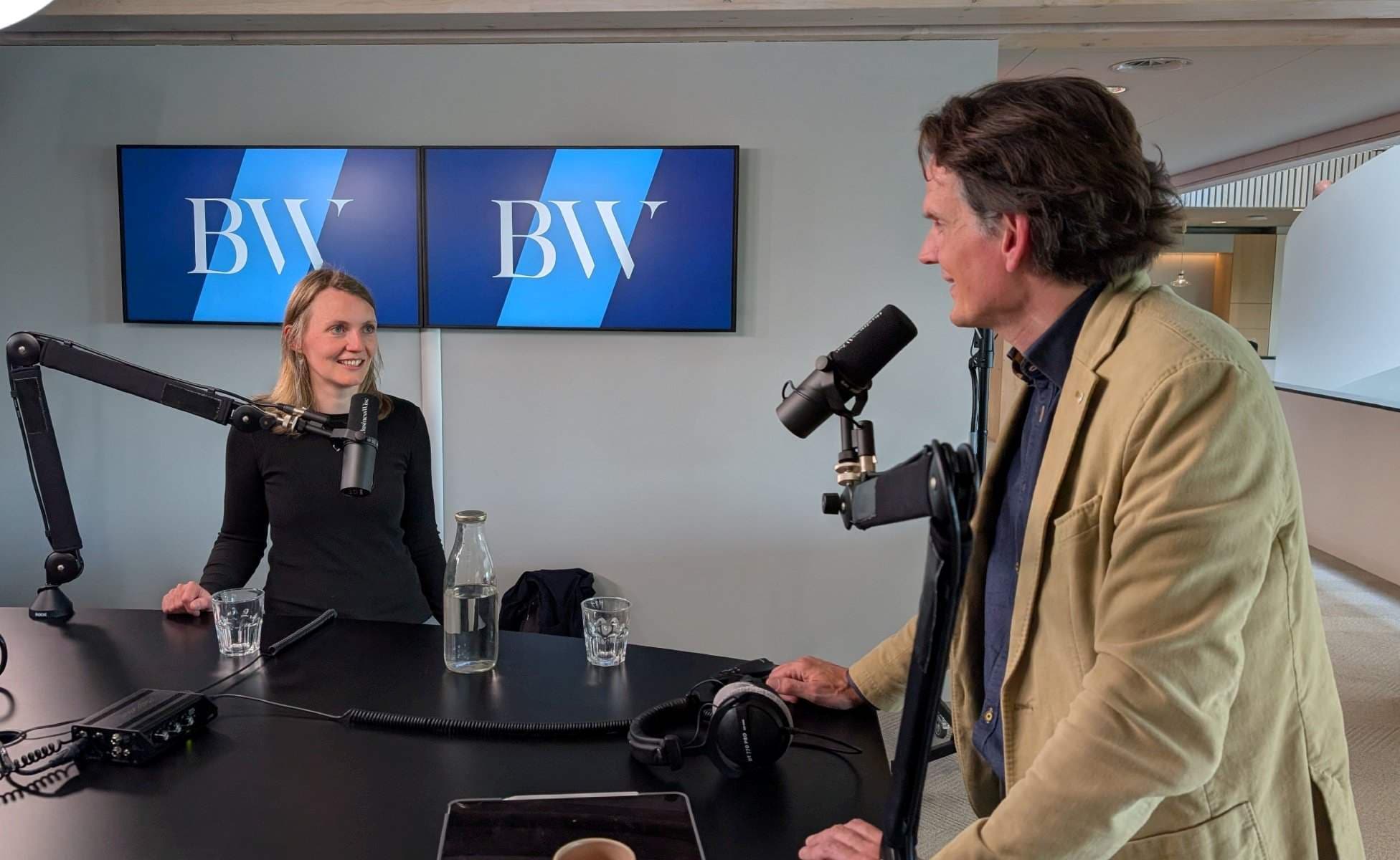 Eva Lo-van Steenbergen in gesprek met Gerben van Driel, live op New Business Radio in het programma Move on Up.