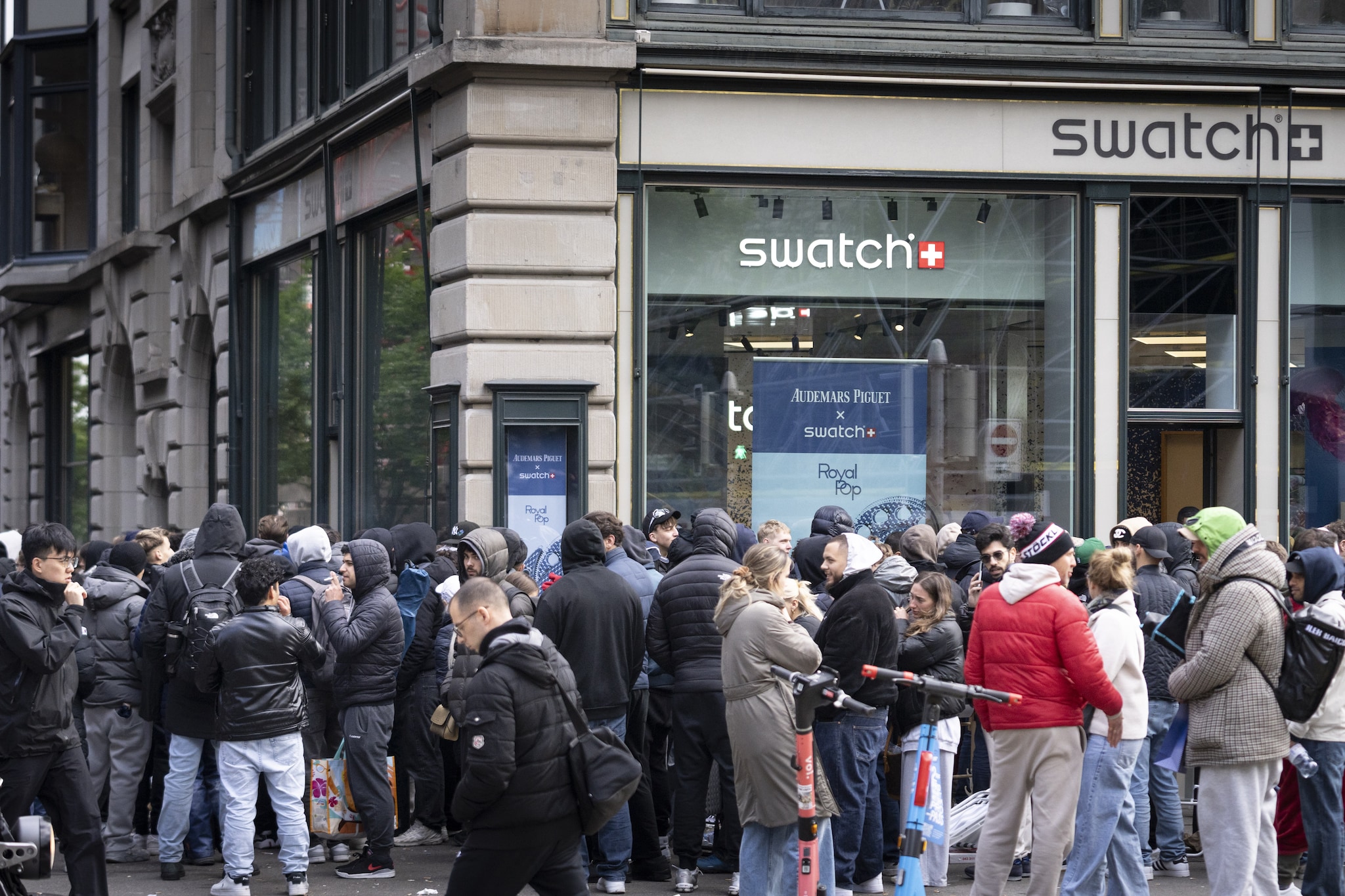 Wereldwijd topdrukte bij Swatch-winkels. Dit is de winkel naast het hoofdkantoor van Swatch in Zwitserland. ANP / EPA
