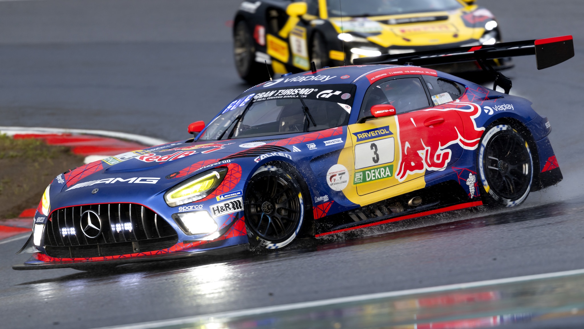 Mercedes AMG GT3 van Team Verstappen Racing tijdens de tweede kwalificatietraining voor 24 uur van Nürburgring.