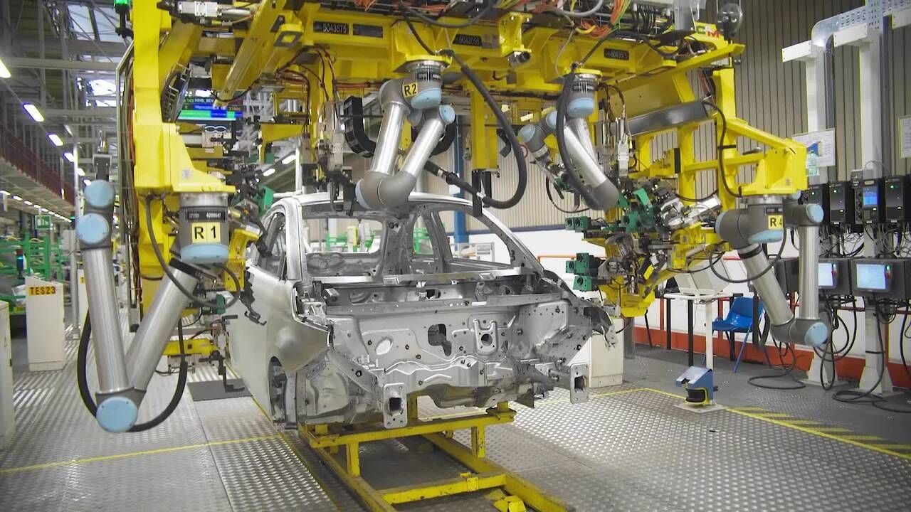 Een van de Stellantis-fabrieken, waar robotica al jaren een prominente rol speelt. Volgende stap: geavanceerde kunstmatige intelligentie en digital twins.