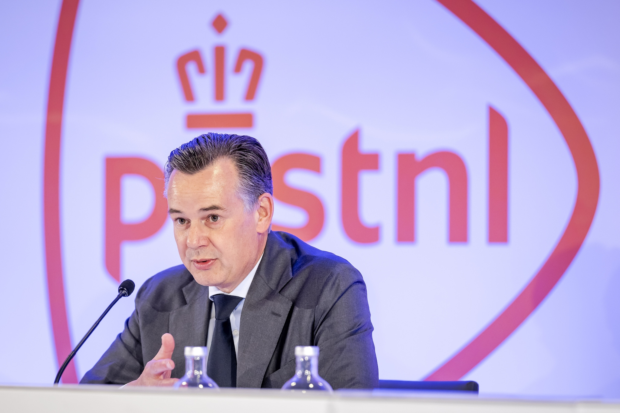 CEO Pim Berendsen tijdens de algemene aandeelhoudersvergadering van PostNL