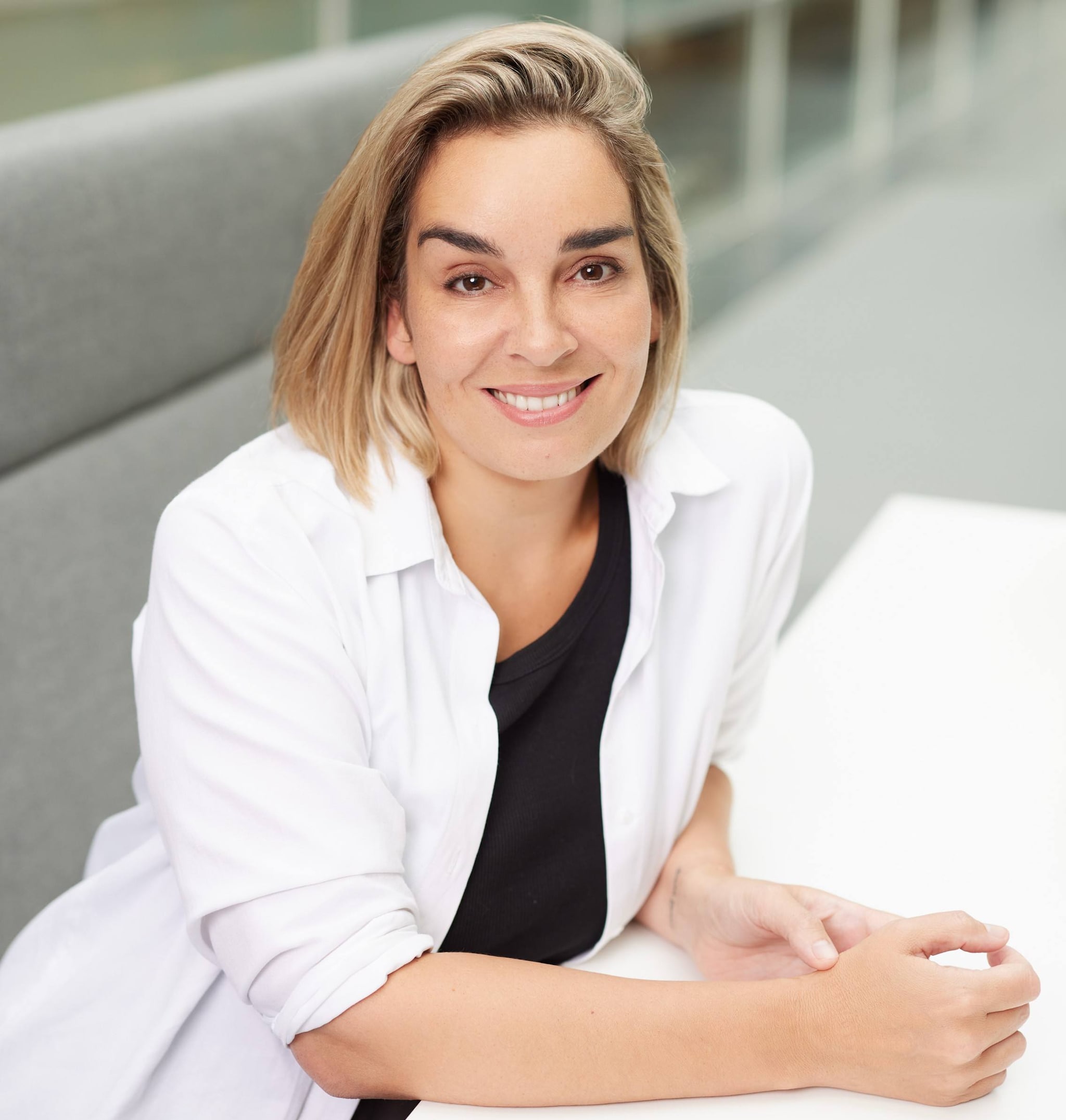 Sharita Boon, directeur Nationale Vacaturebank: „AI is allang geen niche meer voor alleen IT’ers.  We zien dat steeds meer functies ermee te maken krijgen. Dat betekent ook dat basiskennis van AI voor een grotere groep werkenden relevant wordt. Foto: DPG Media