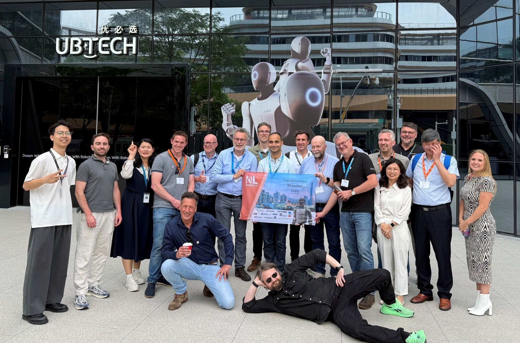 Deze ondernemers gingen met RoboticsNL naar China om de robotica-industrie van dichtbij te ervaren. Foto: RoboticsNL.