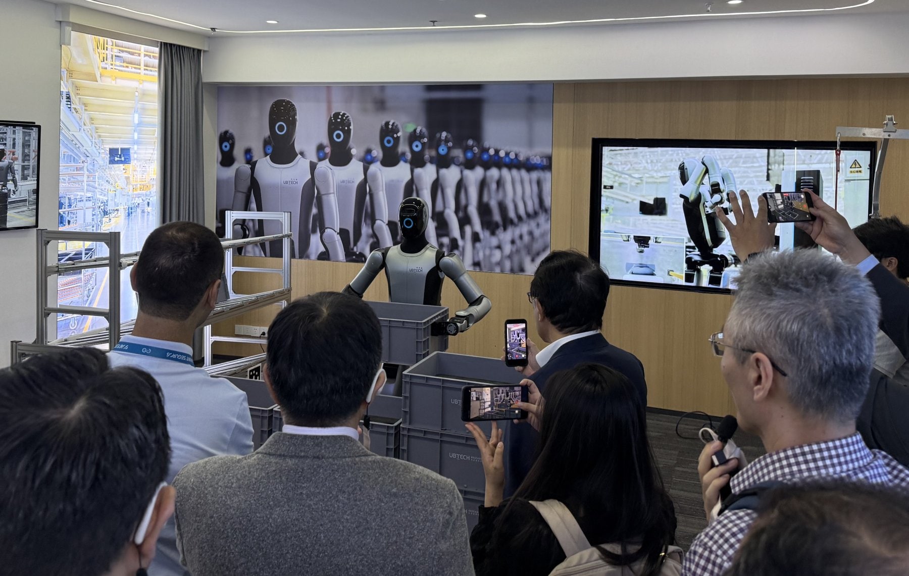 Hardware vliegt vooruit. Lichamen, handen, actuatoren, sensoren; de progressie is indrukwekkend en echt. Maar de bottleneck is software, AI en data.  Foto: RoboticsNL.