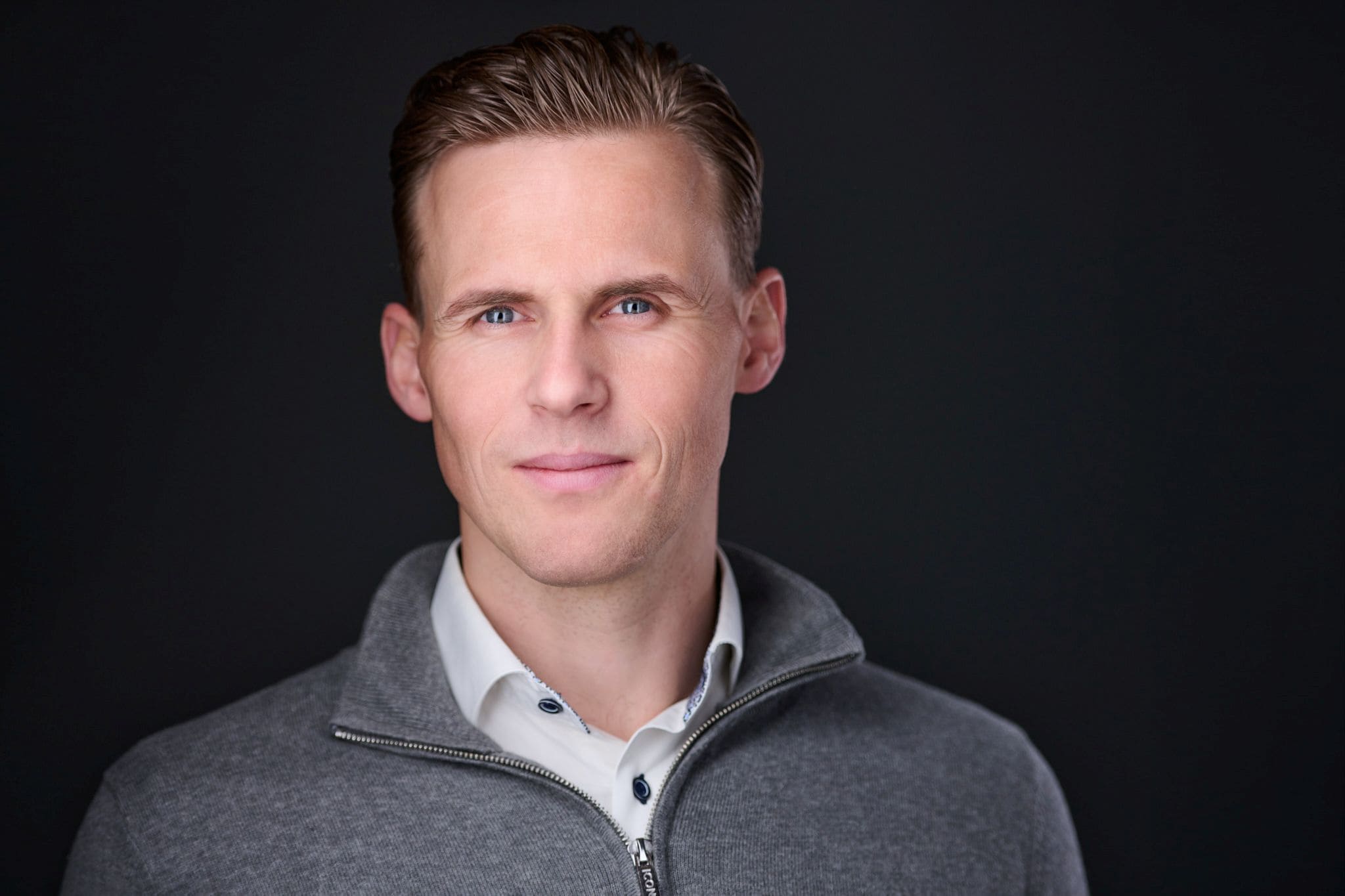 Sander van der Eijk is scheidsrechter betaald voetbal en begeleider van finance professionals en sporters in hun persoonlijke ontwikkeling en mentale groei.
