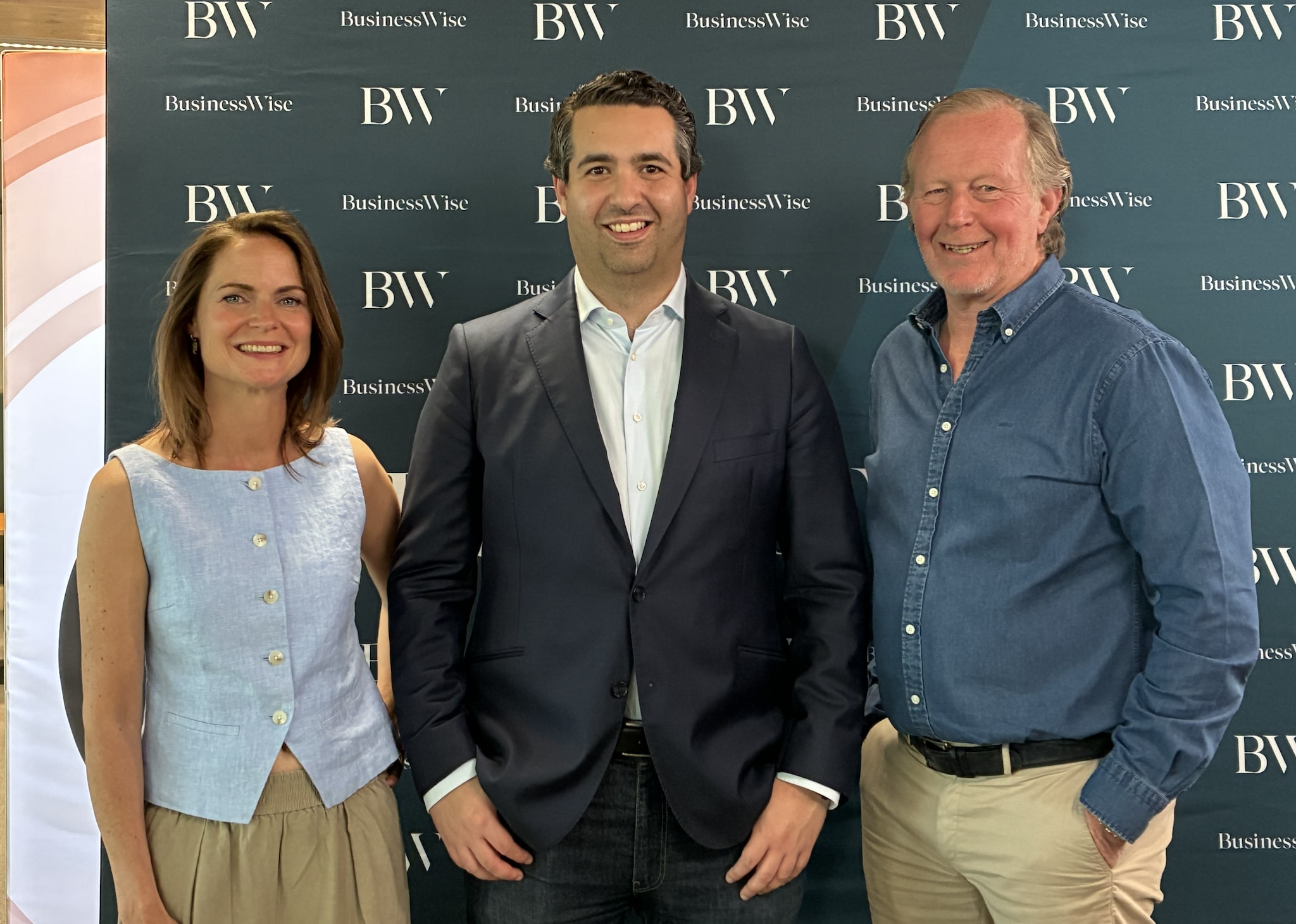 V.l.n.r: Advocaat Judy Sliepen, presentator Olivier de Neve, voormalig automotive topman Guido Pot. BusinessWise