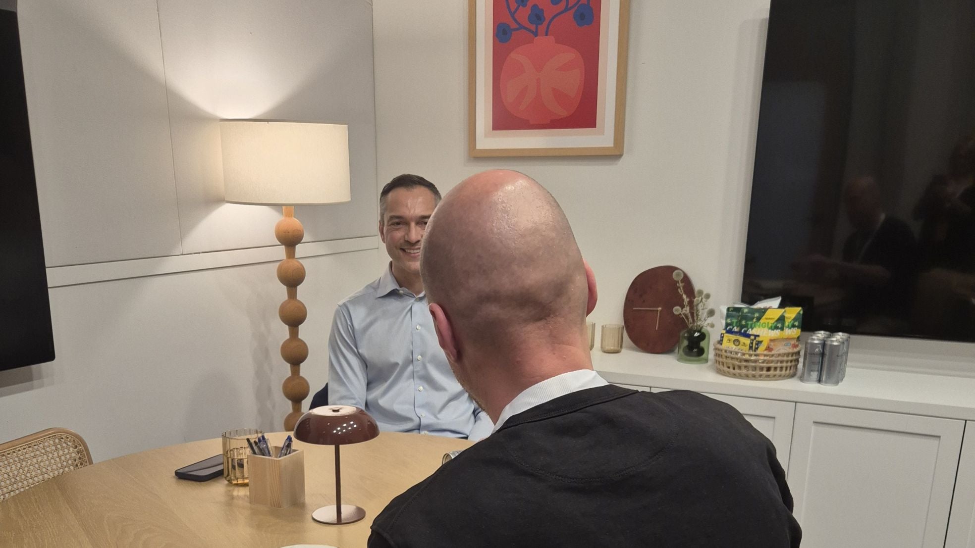 Nathan Blecharczyk in gesprek met de auteur van dit artikel.  Eigen foto