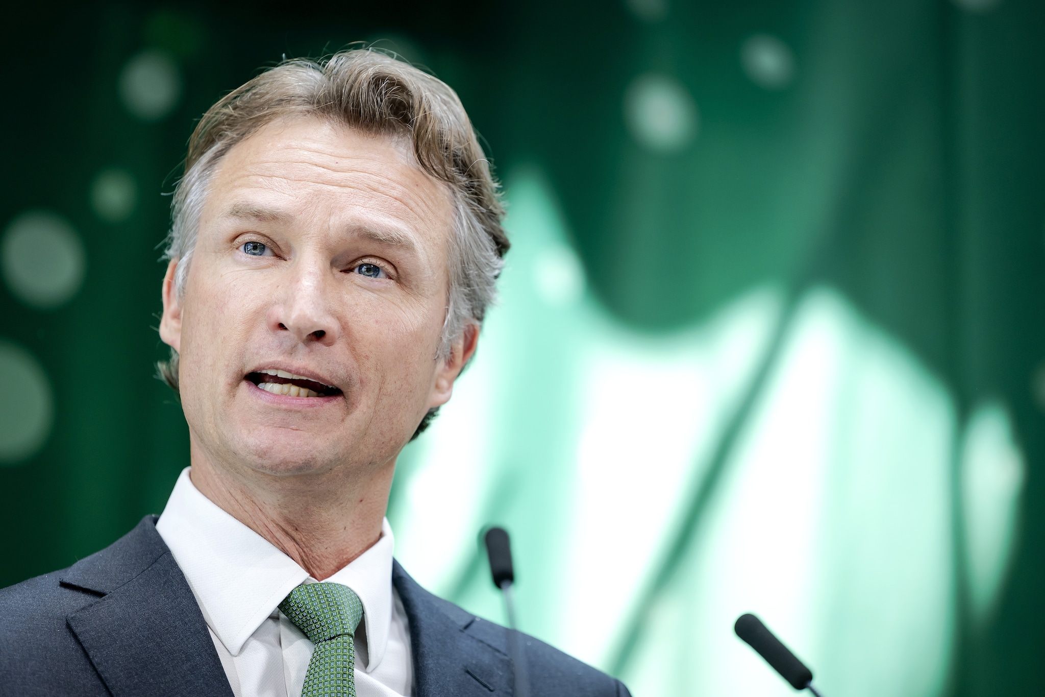 Heineken-CEO Dolf van den Brink stopt bij de bierbrouwer, ondanks dat het bedrijf nog geen opvolger heeft gevonden. Wie wordt zijn opvolger?