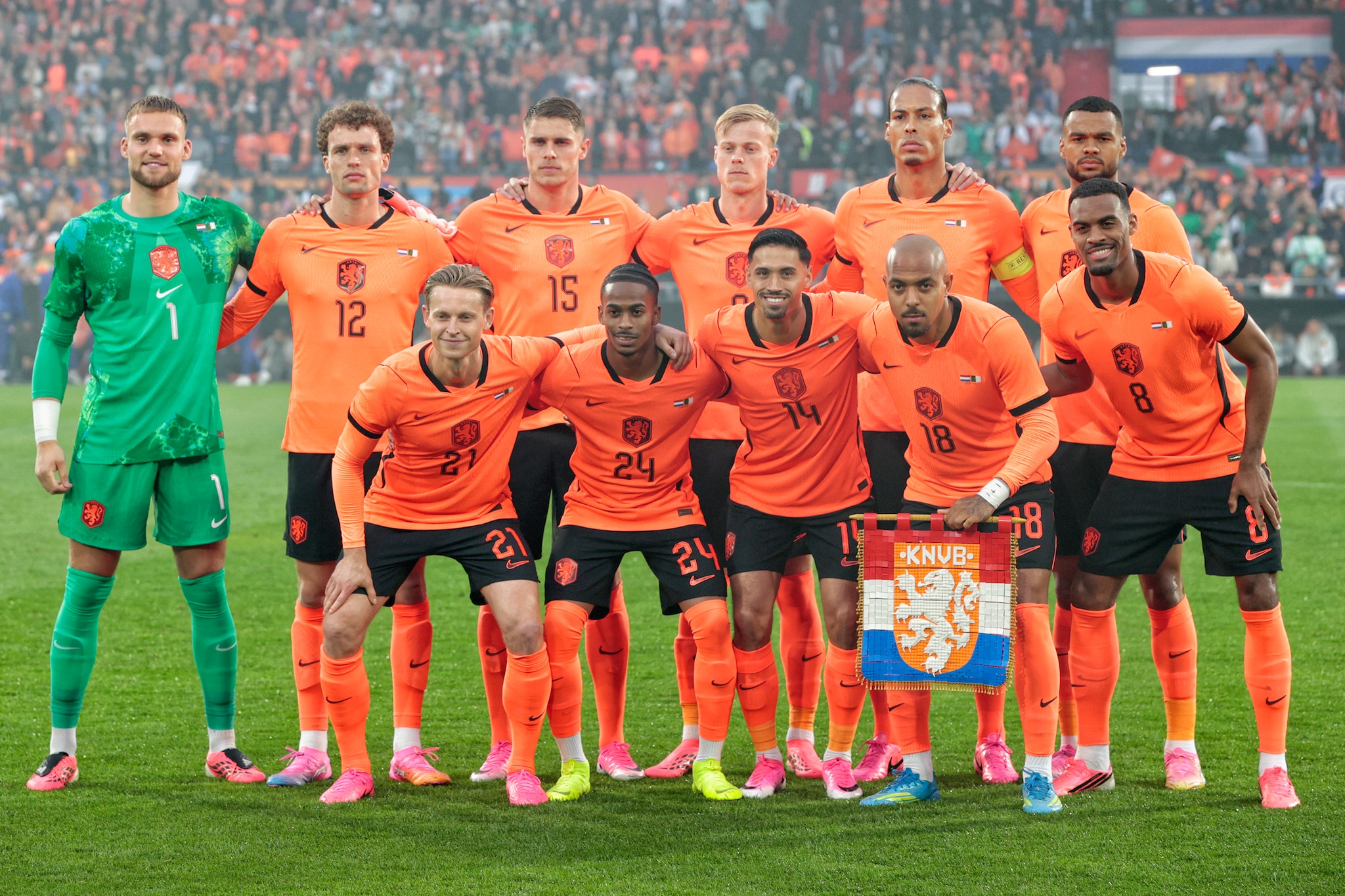 Luchtdoorlatend, zweet- en scheurvrij: Oranje speelt in een shirt van 159,99 euro per stuk. Pro Shots / Stanley Gontha