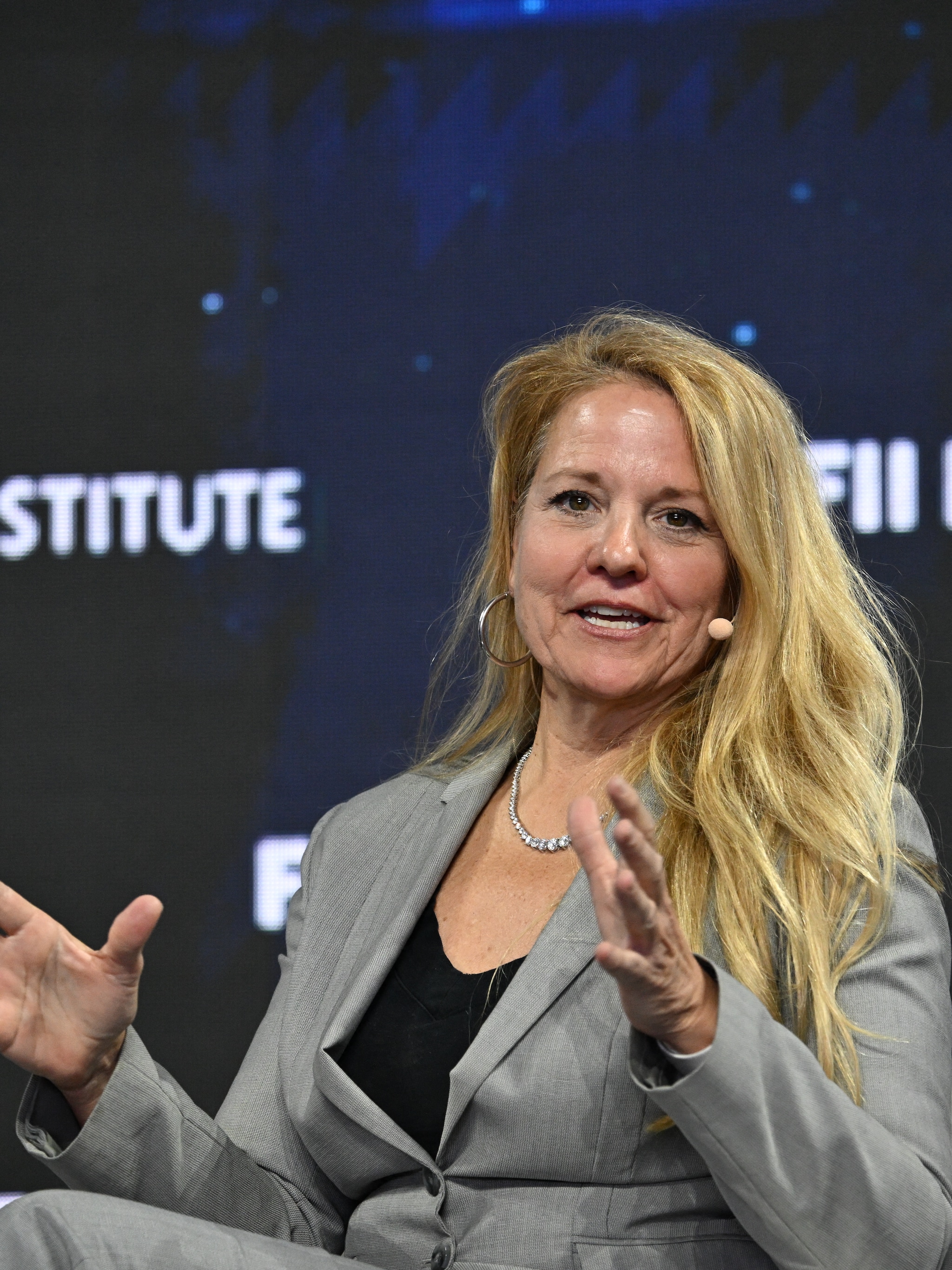 gwynne shotwell spacex coo elon musk