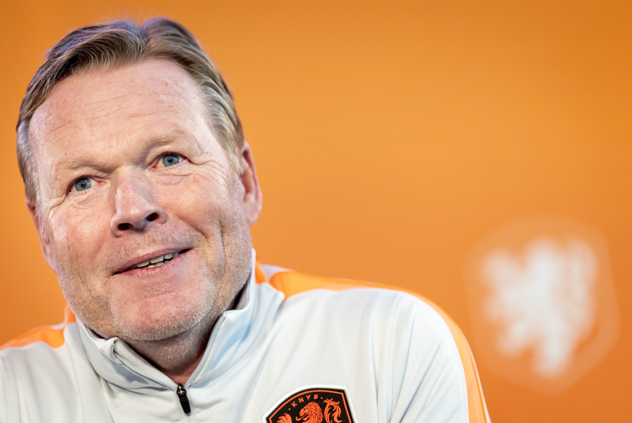 Bondscoach Ronald Koeman tijdens een van de persconferenties rondom het WK.