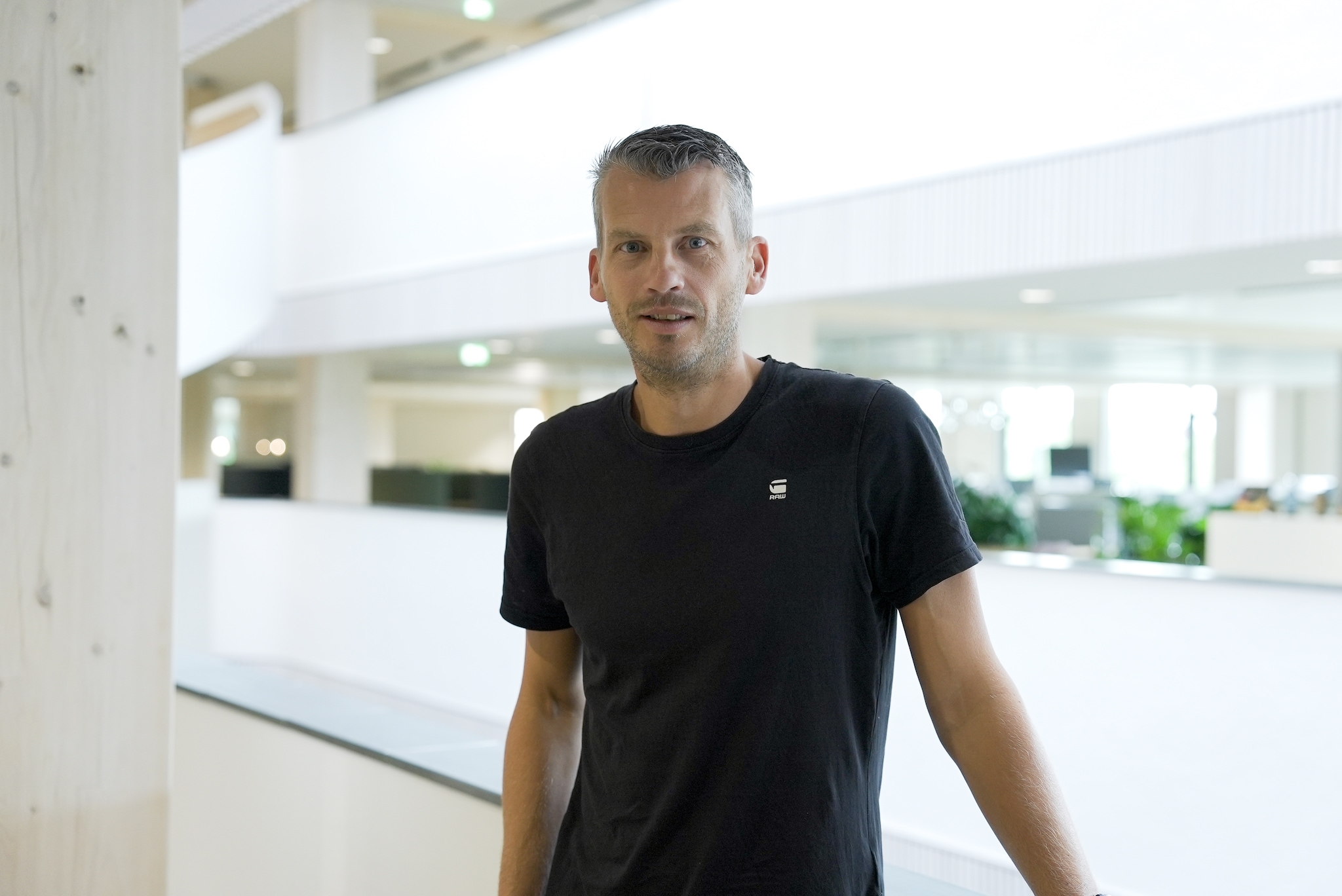 Hartger Ruijs, CEO van Defion Security, te gast bij AI at Work Live, is kritisch over Nederlandse bestuurders.