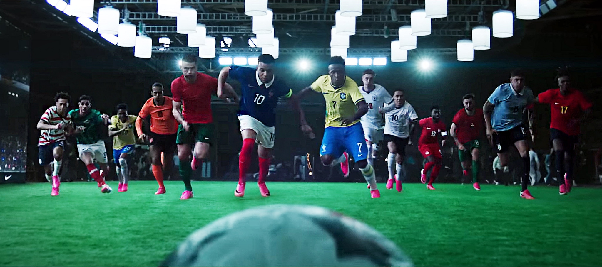 Een van de scene uit de Nike-campagnefilm Rip The Script. Nike