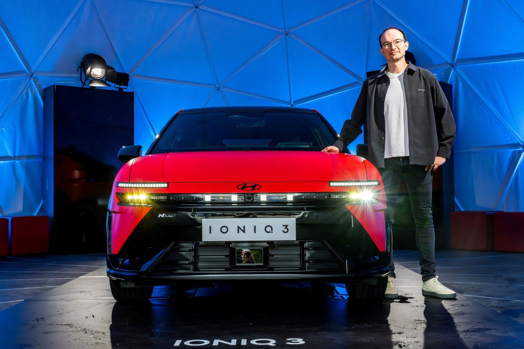 Hyundai’s interieurdesigner Victor Andrean bij de IONIQ3. Jeffrey van der Vaart