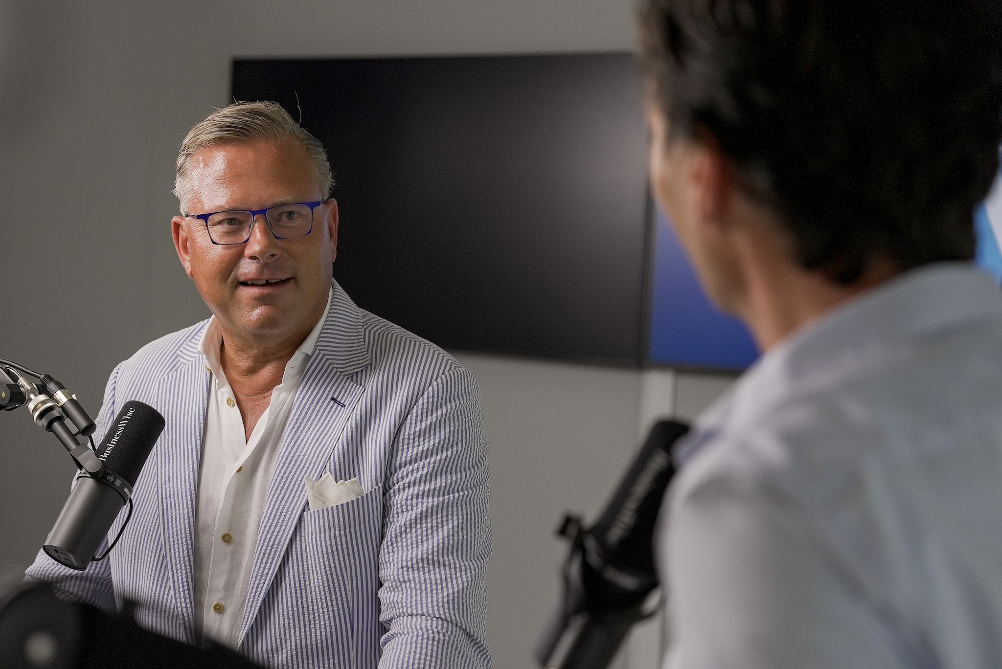 Jeroen van Hooff in gesprek met Paul van Riessen. BusinessWise