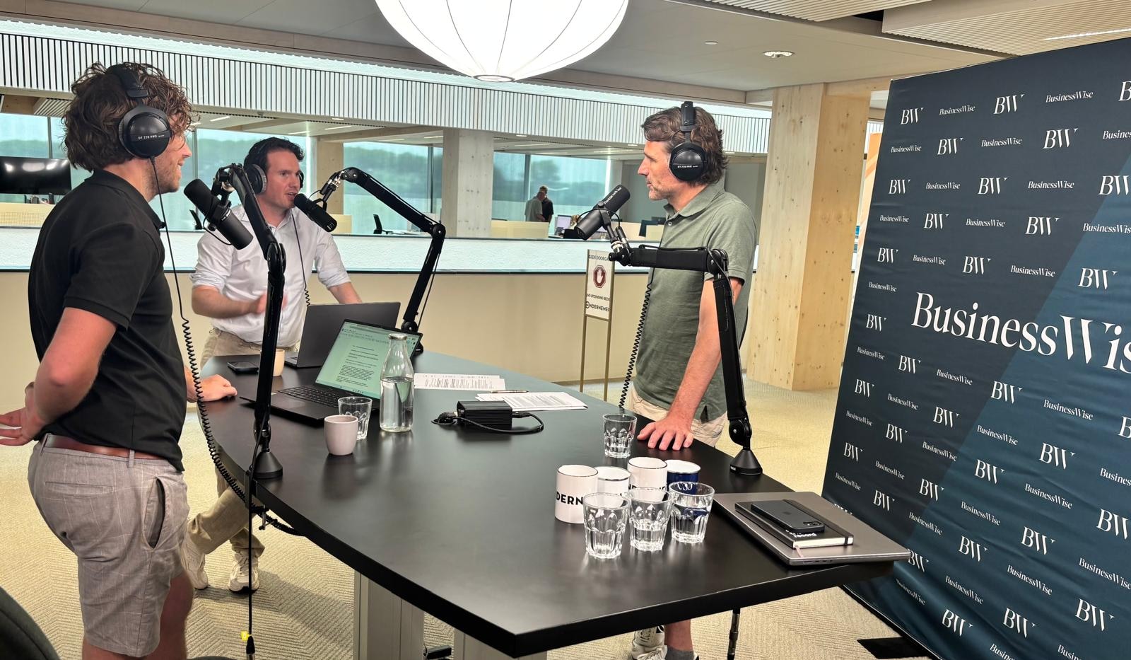 vlnr. Job van den Berg, Tom Jessen en Lars Anderson (manager Innovatie DPG Media) Redactie BusinessWise