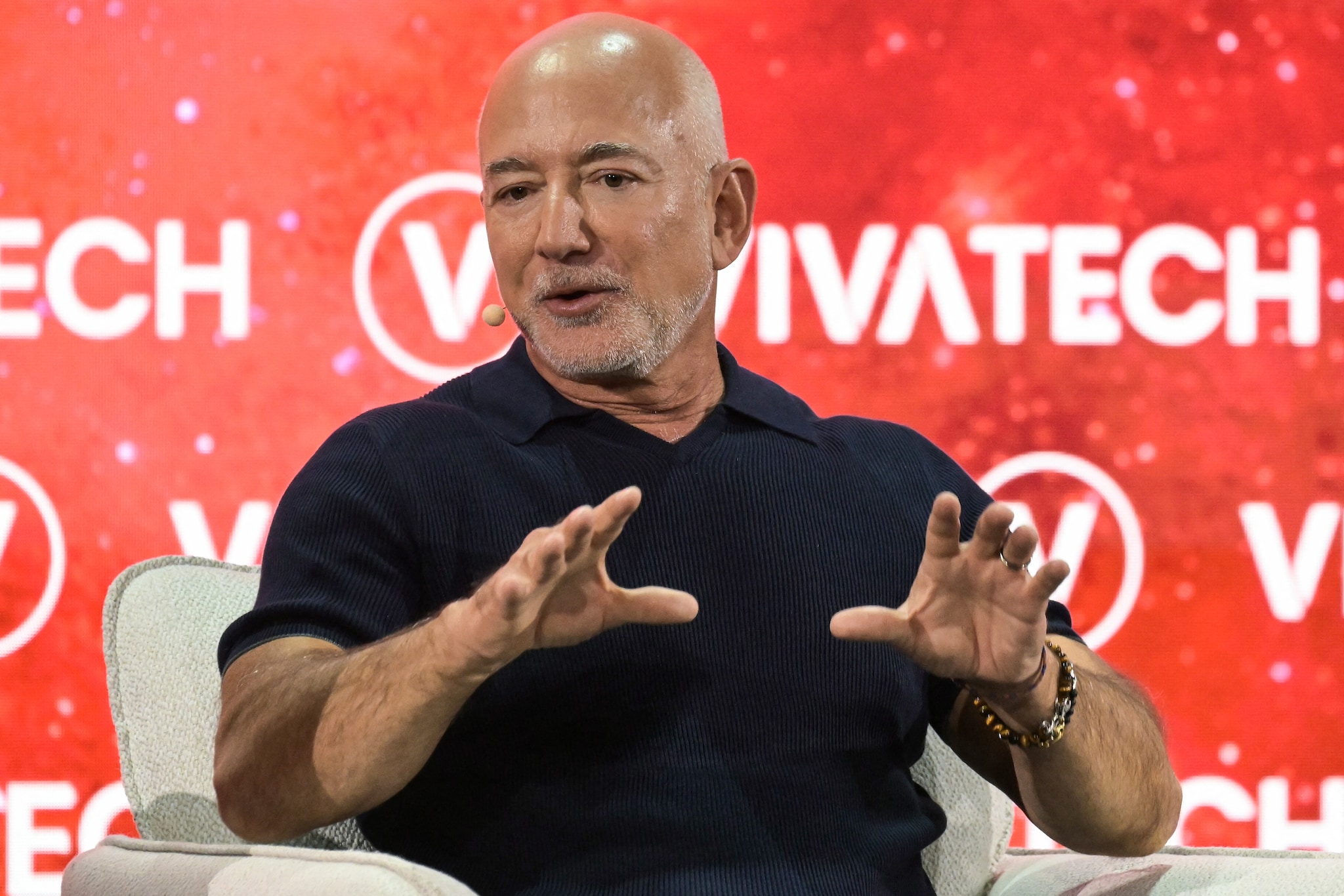 Jeff Bezos tijdens het VivaTech-event in Parijs afgelopen maand. ‘Hoge werkdruk is niet de reden dat we slapeloze nachten hebben’.
