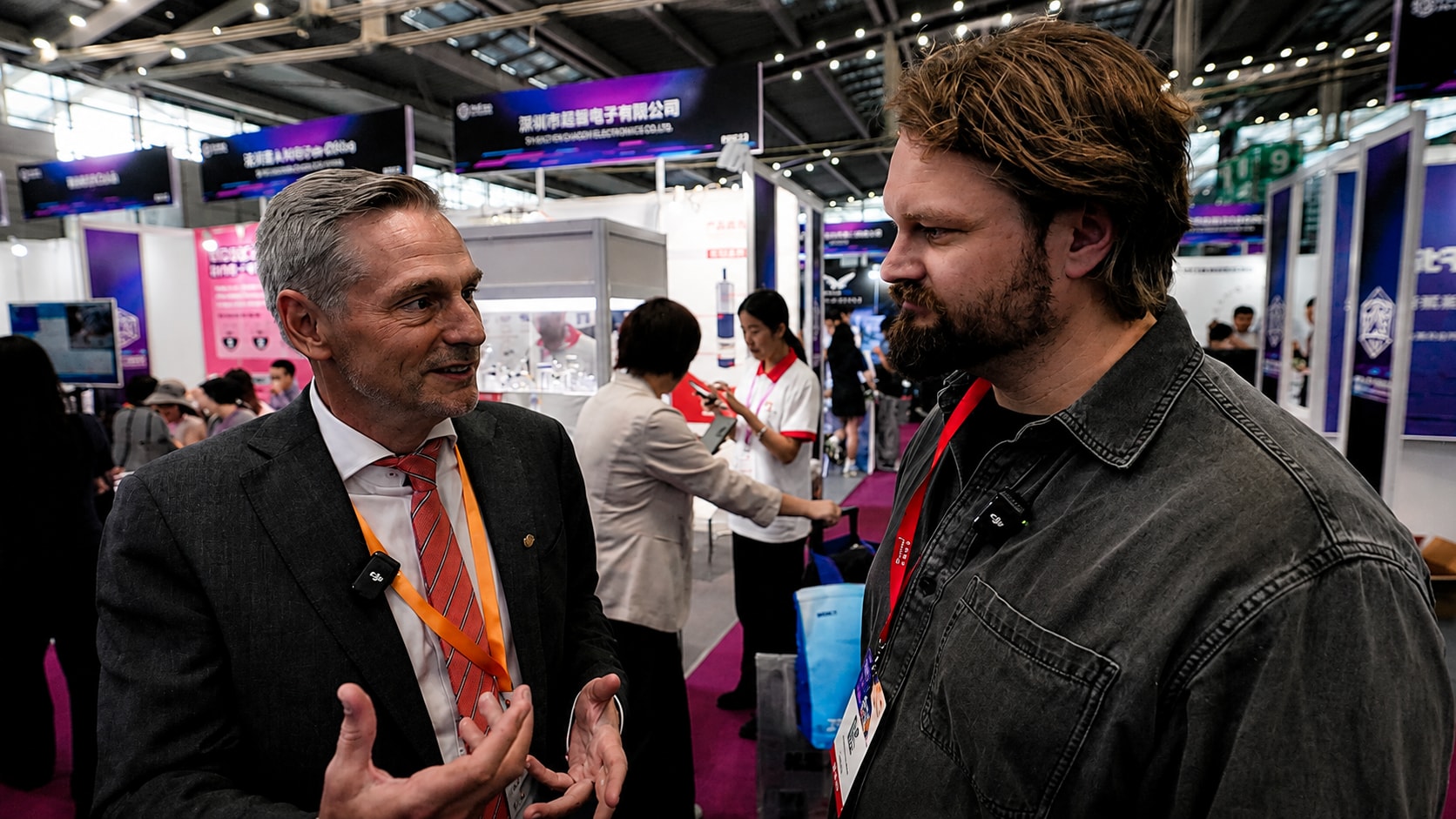 Hans Stoter in gesprek met Aragorn Meulendijks in Shenzhen. BusinessWise