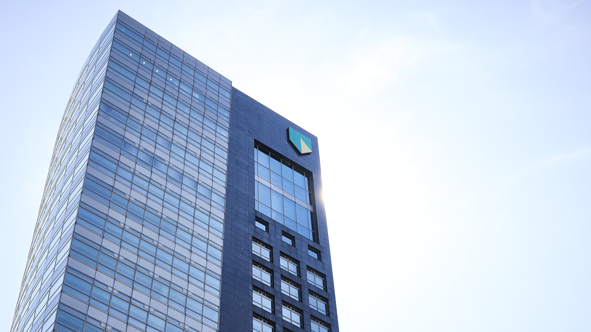 Het nieuws over ABN AMRO laat volgens hoogleraar Tom Loonen zien hoe ingewikkeld naleving van de antiwitwas- en sanctiewetgeving is.