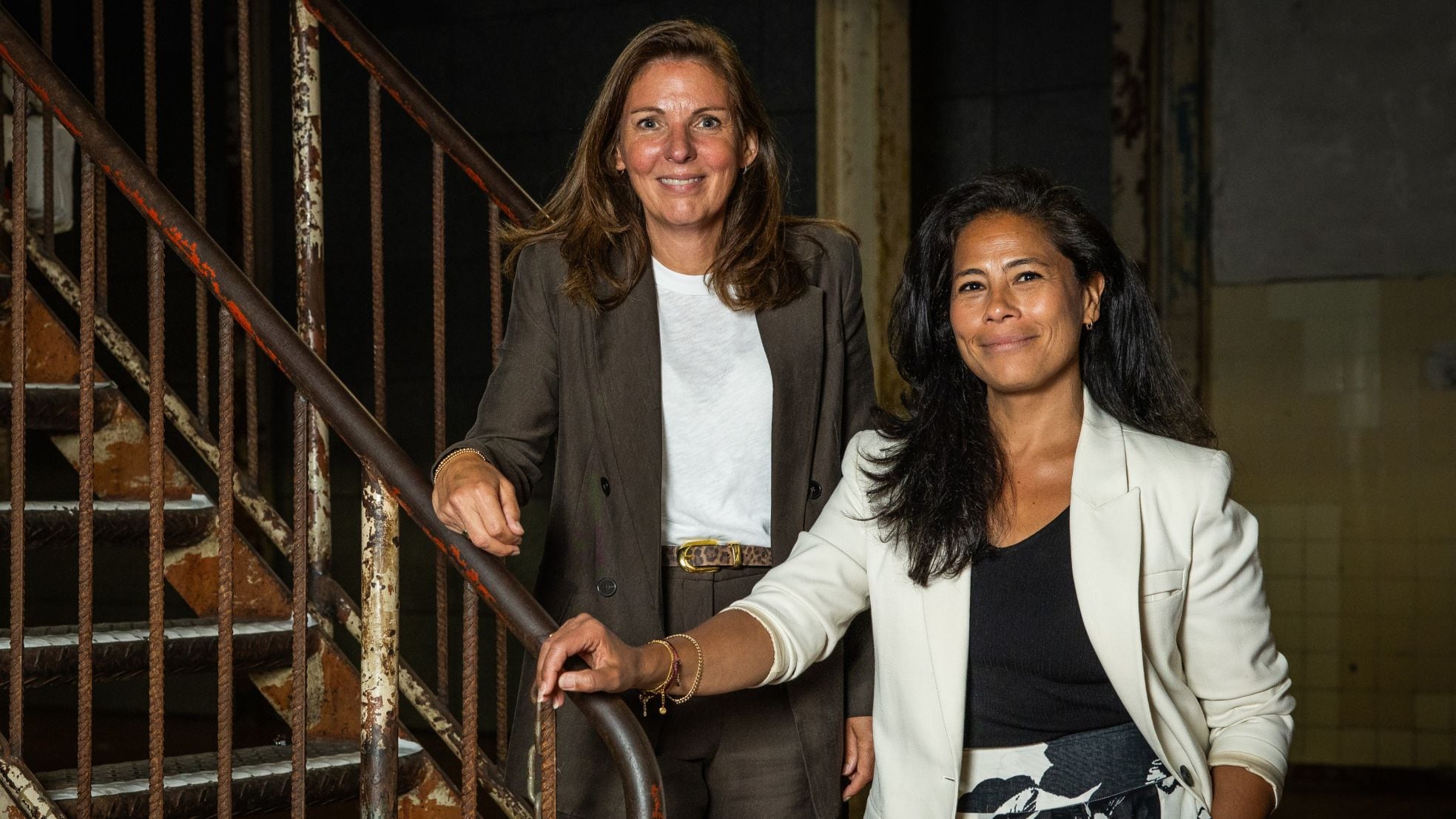 Karlien Serrarens (links), Director Brand & Communications bij PwC Nederland, en Patty Nobrega, manager Corporate Partnerships bij Het Concertgebouworkest. Foto: Inge Dingena Mol