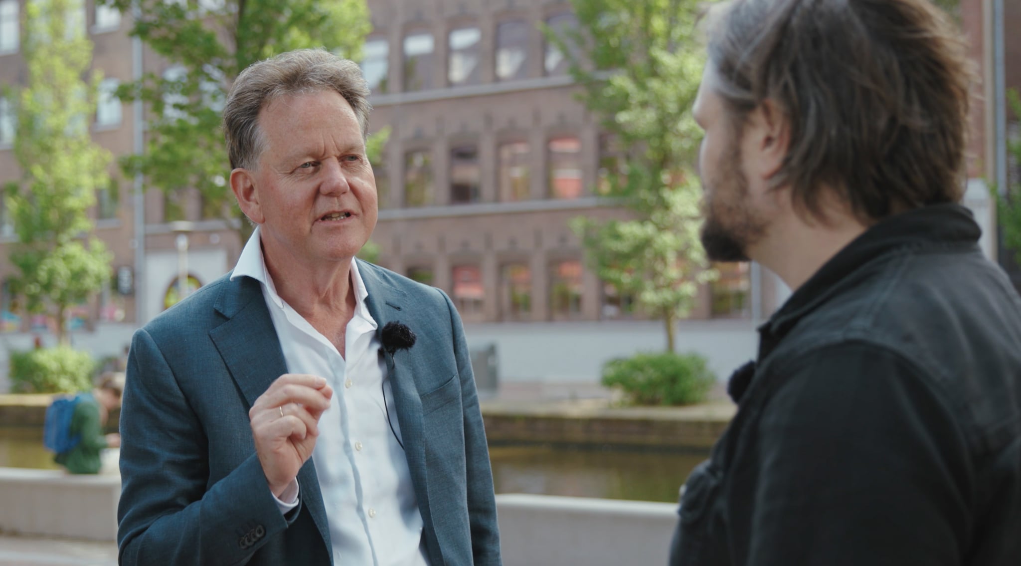 Henk Volberda geeft in Revolutie Robotica zijn visie over robotisering in het Nederlandse bedrijfsleven.