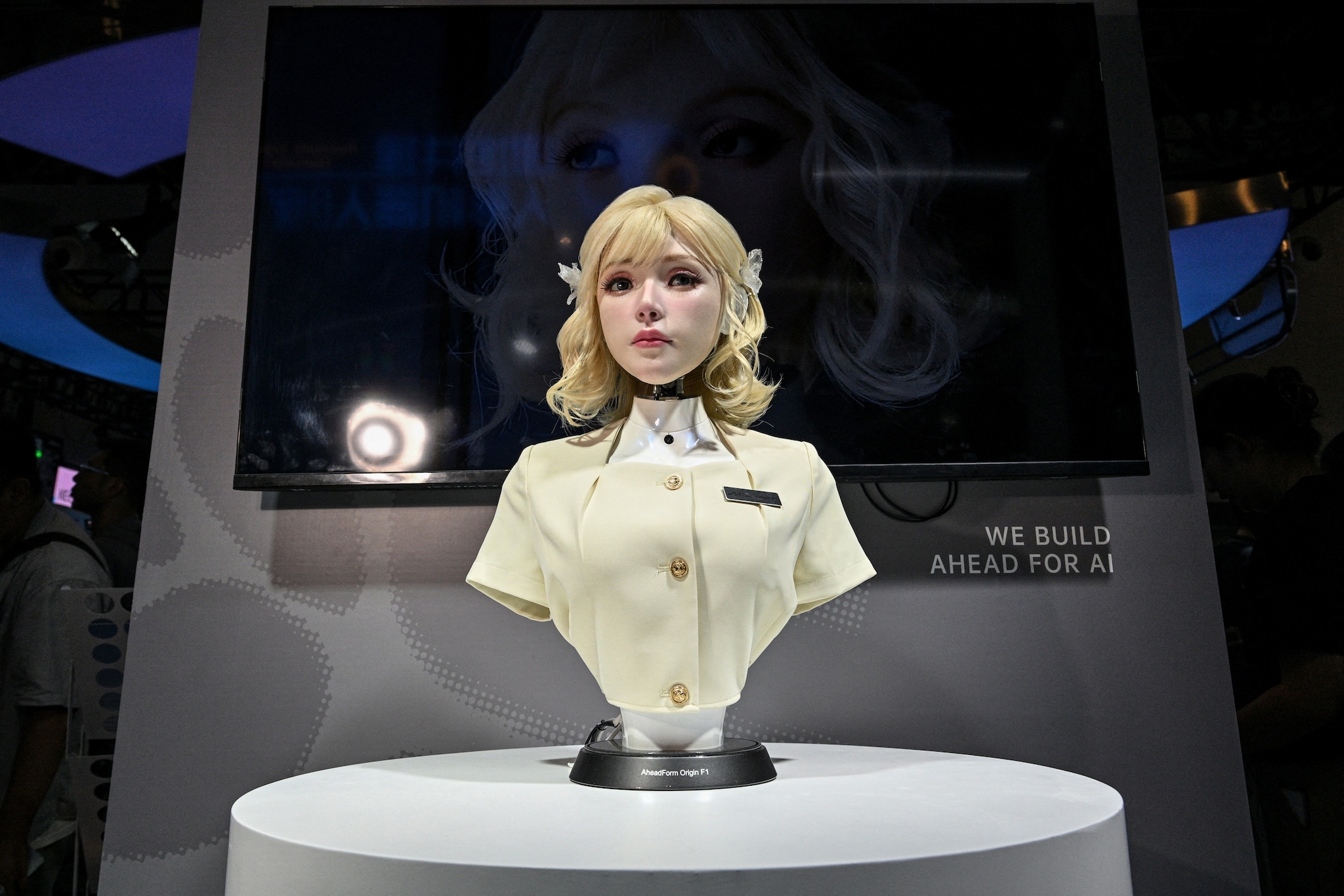 Een robot van AheadForm te zien op de WAIC Shanghai. ANP
