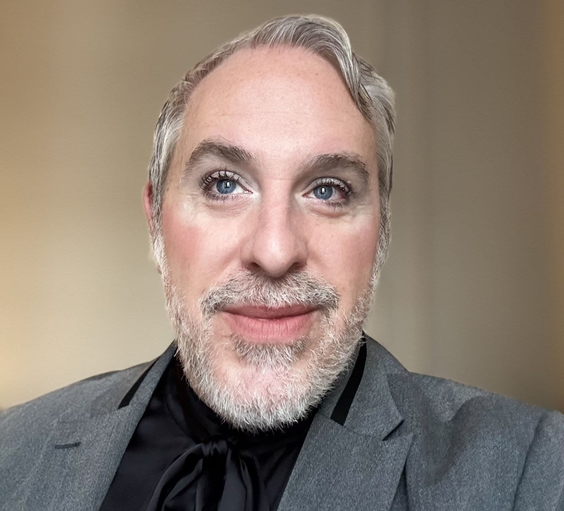 Kristofer Barber is directeur Global Communications en Travel Proud Sponsor bij Booking.com.