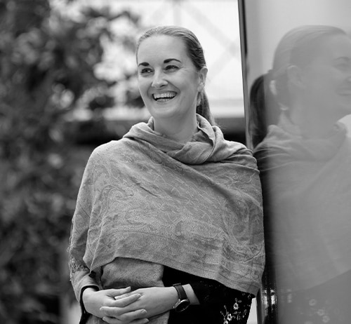 Sara-Louise Ackrill is een bekende neurodivergente therapeut, ondernemer en adviseur voor de werkplek.