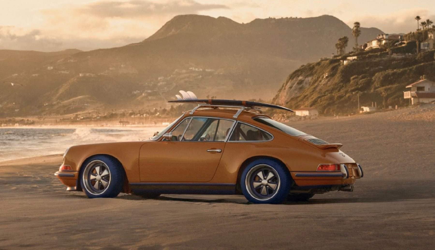 Een van de twee klassieke Singer Porsche 911’s. Singer