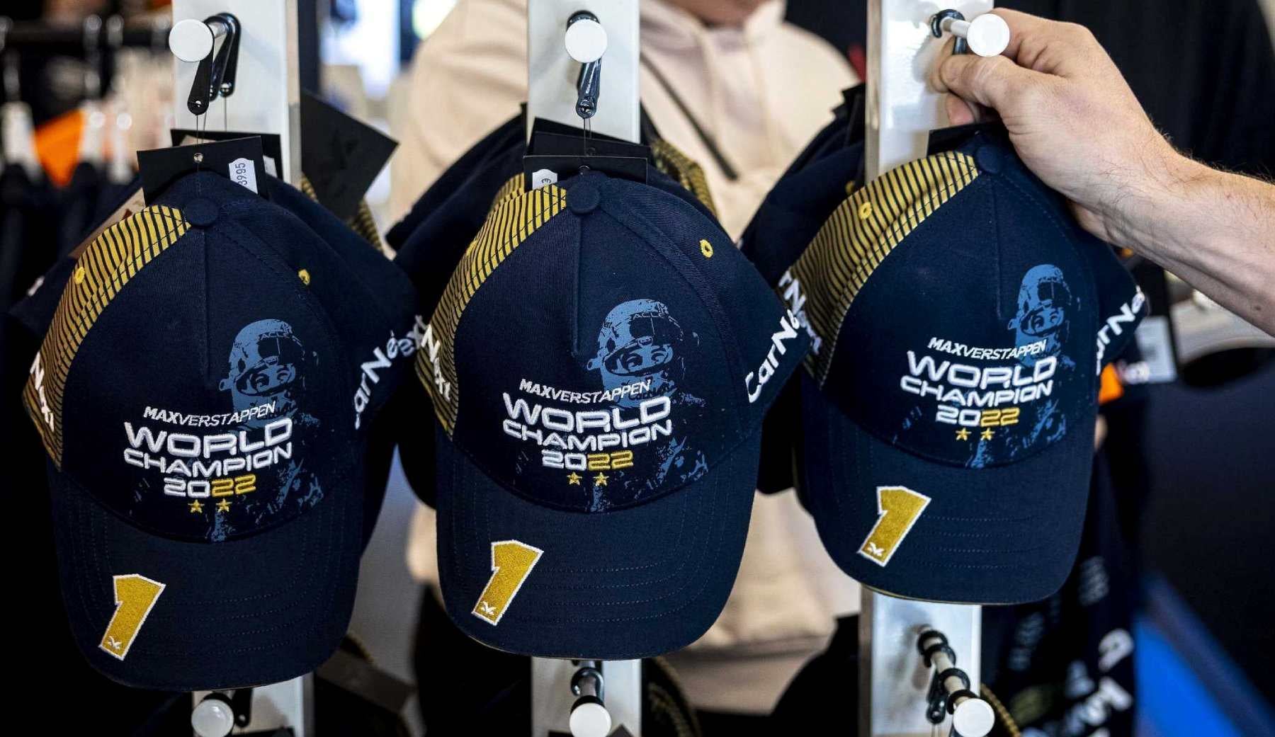 De nog altijd felbegeerde Max Verstappen World Champion-cap uit 2022. ANP