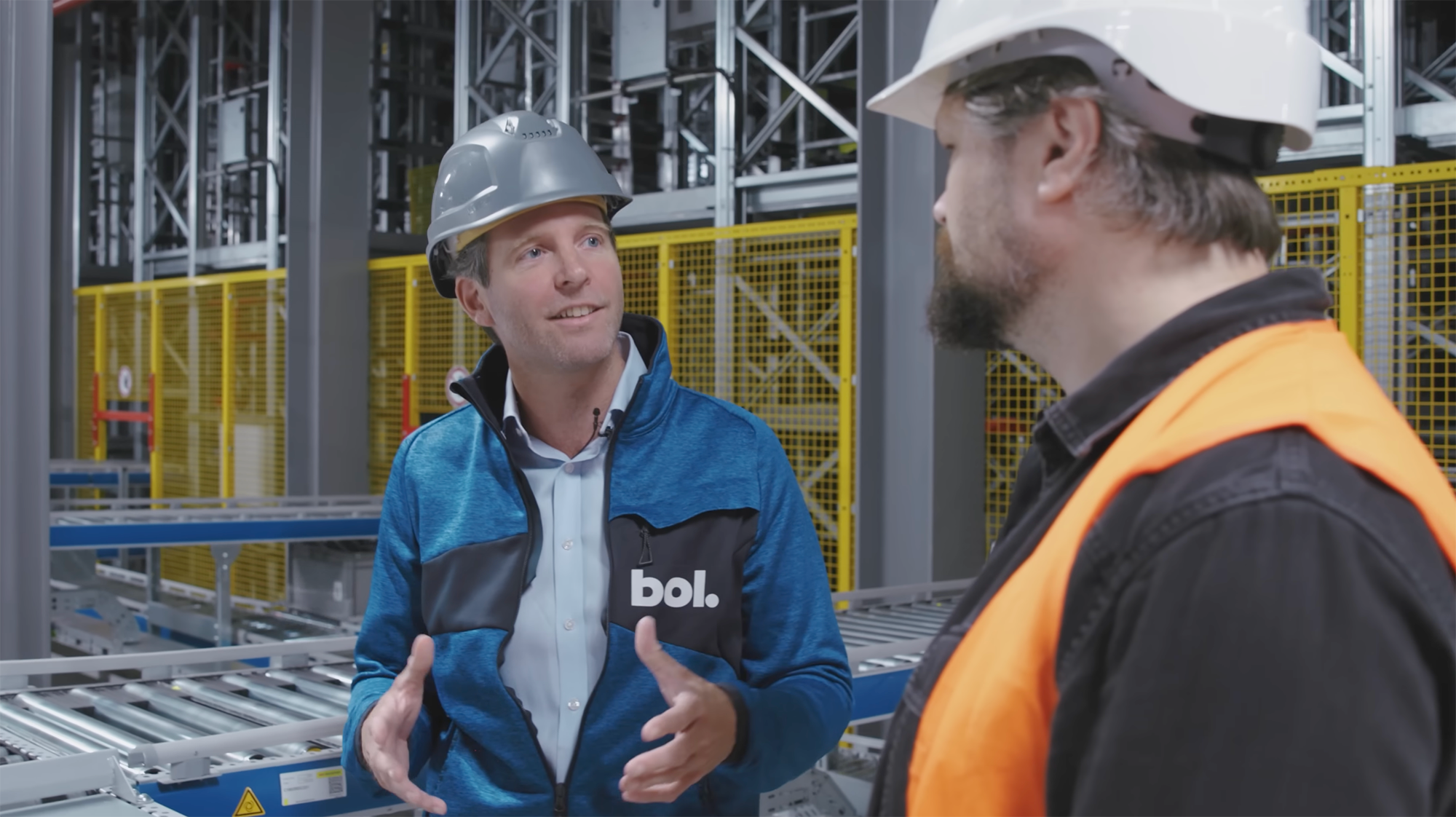 Aragorn Meulendijks in gesprek met Rogier van Drooge, Senior Director Logistics bol, in Revolutie Robotica.